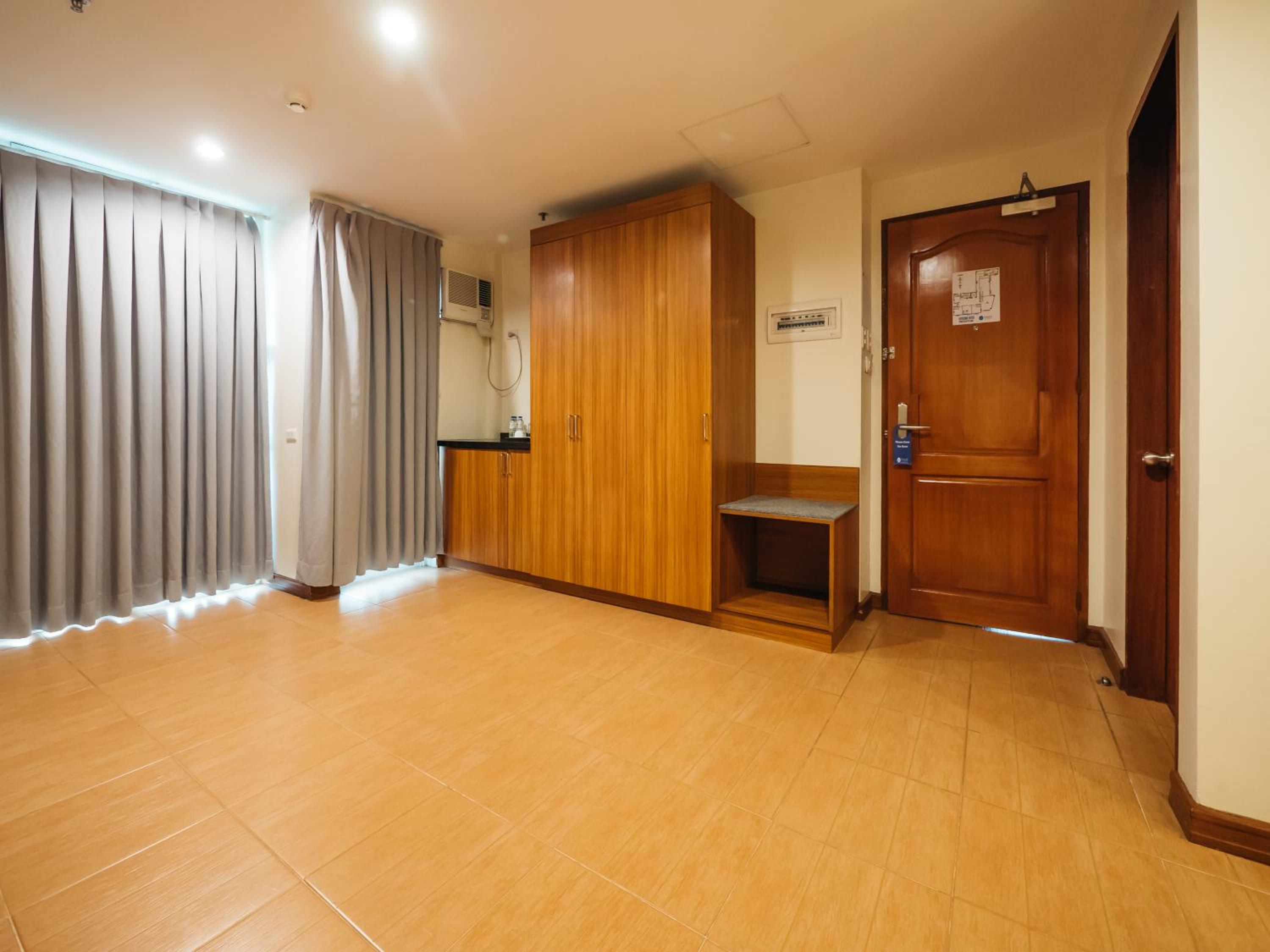 Family Room - Photo 6