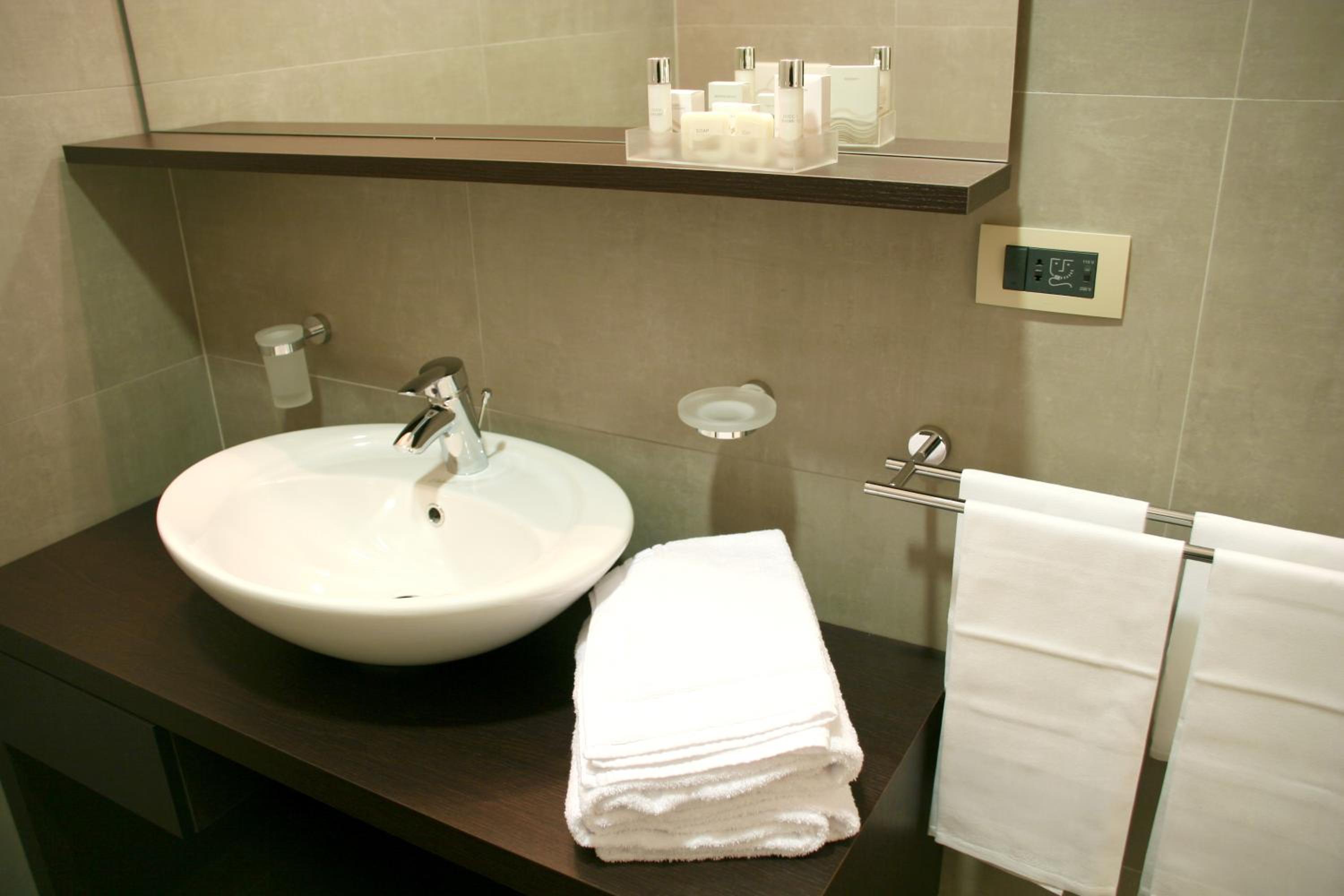 Two-Bedroom Apartment (3 Adults) photo 2