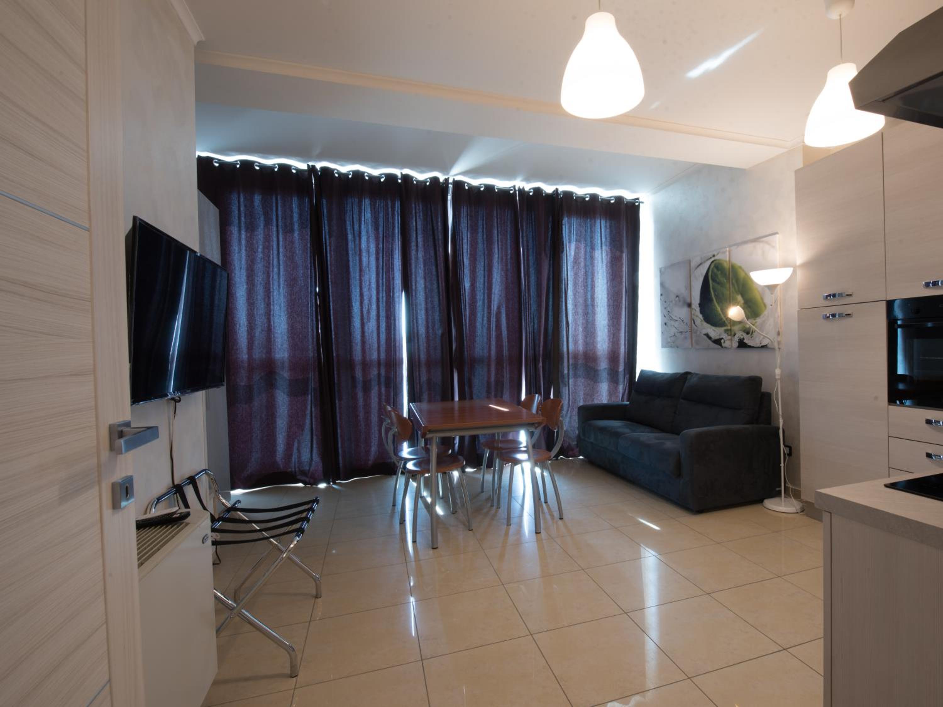 One-Bedroom Apartment photo 1
