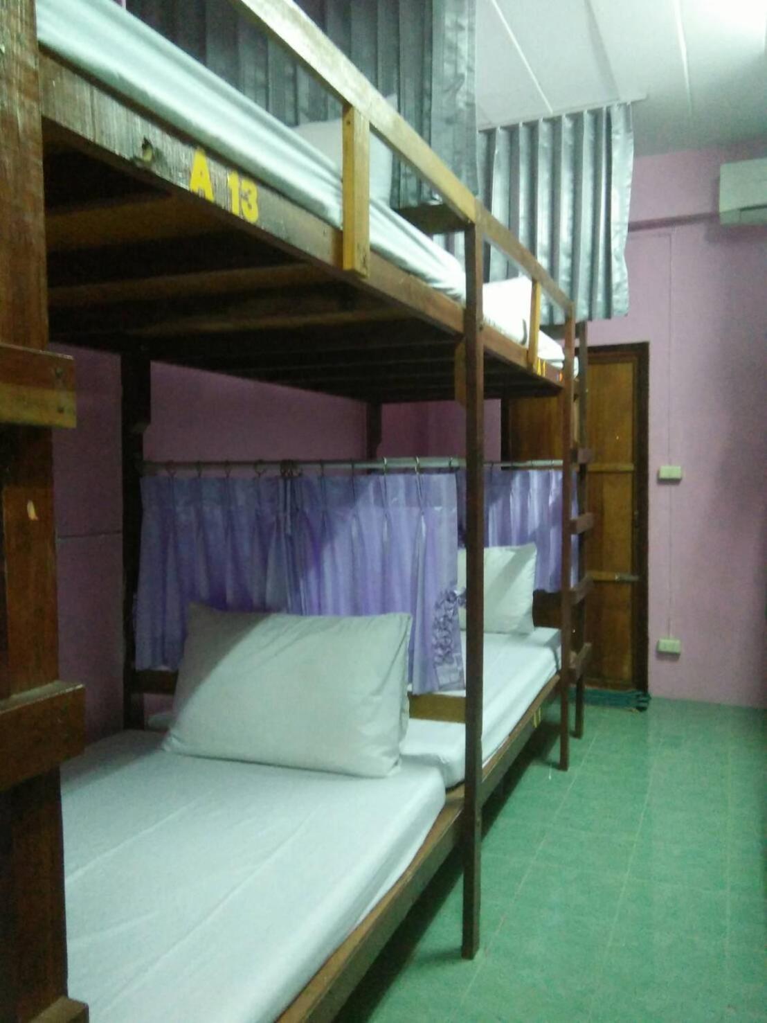6-Bed Mixed Dormitory Room photo 3