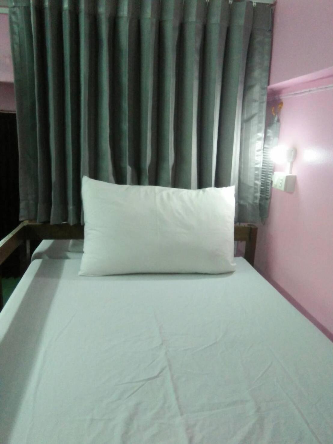 6-Bed Mixed Dormitory Room photo 2