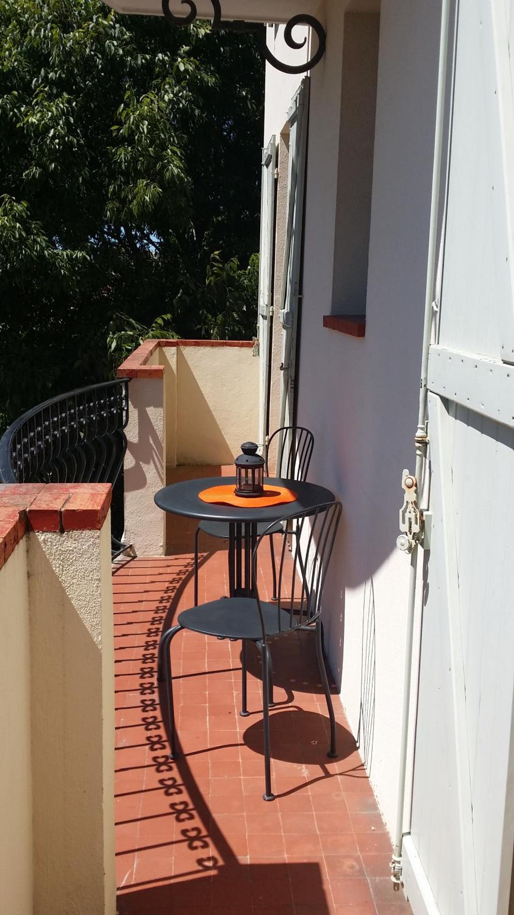 Apartment with Balcony - Photo 20