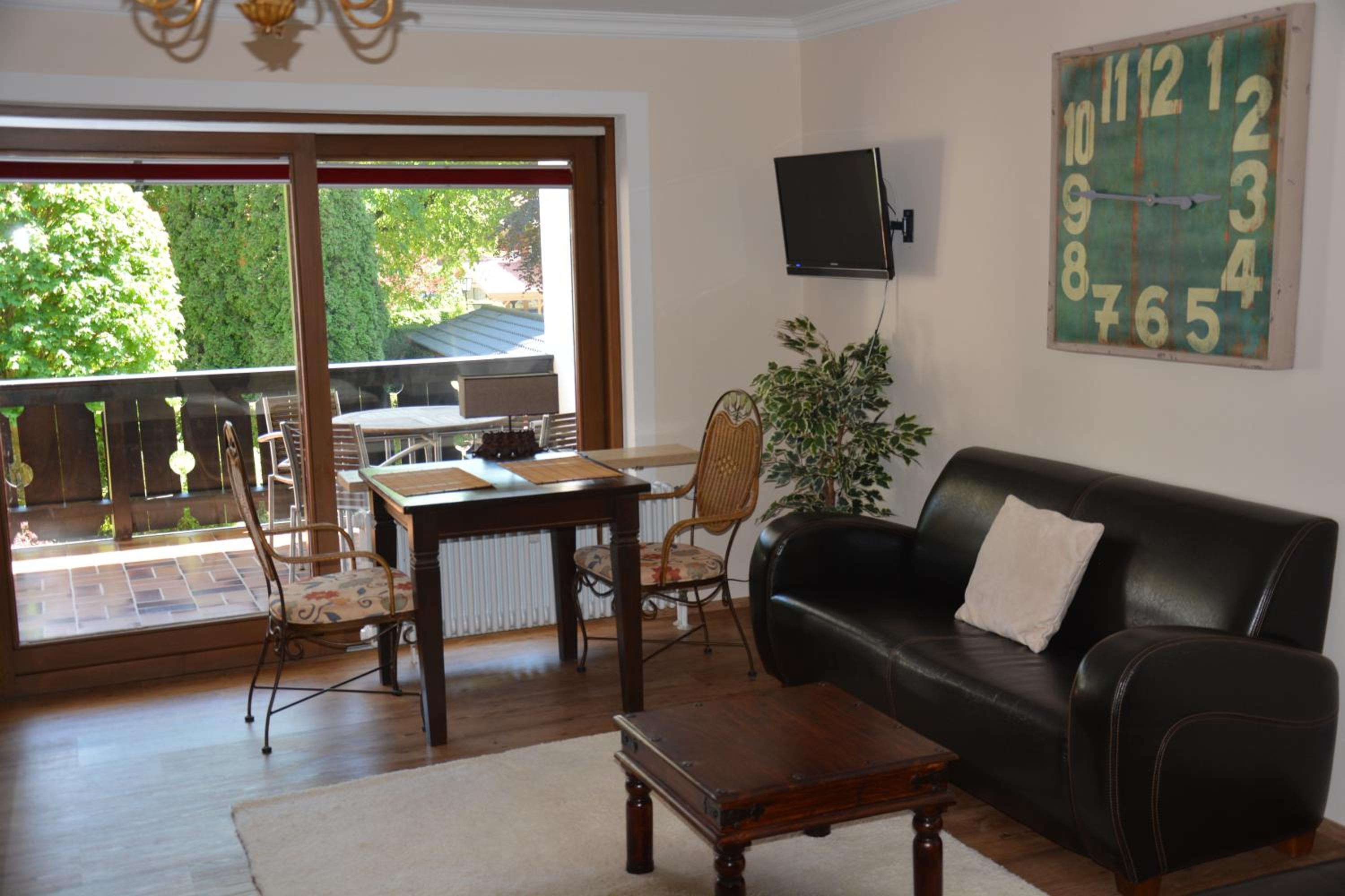 Apartment with Mountain View photo 2