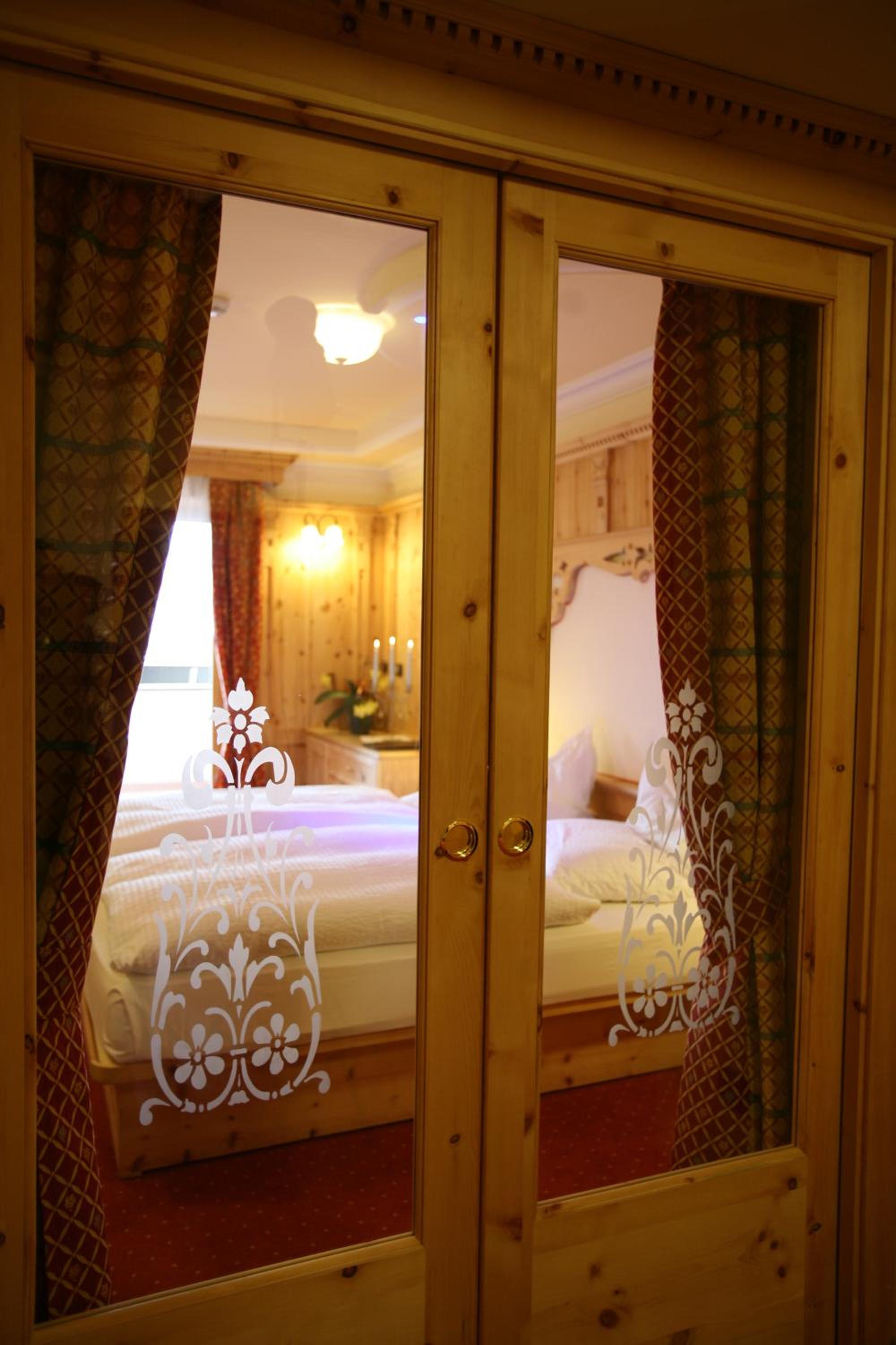 Superior Twin/Double Room with Balcony - Photo 9