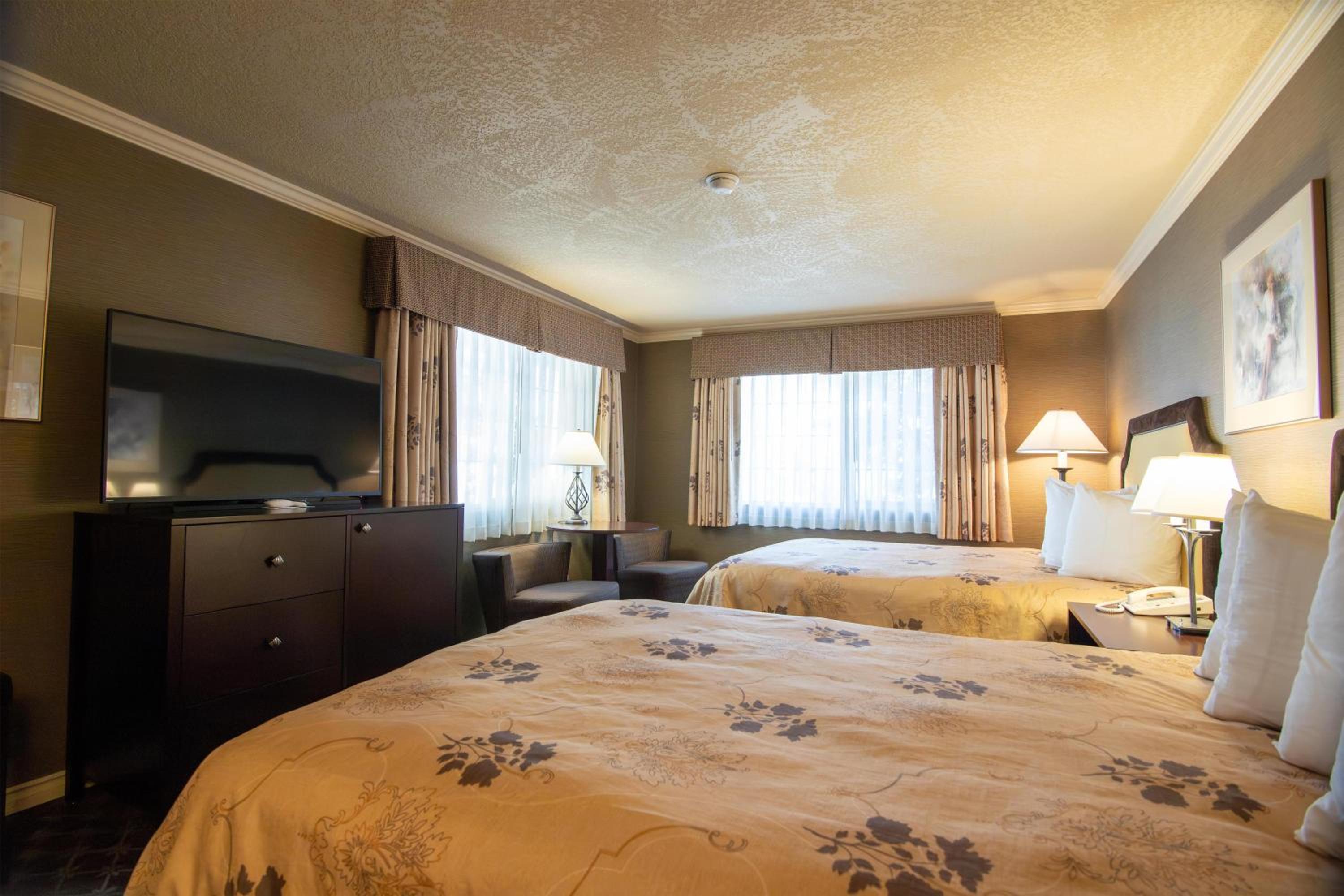 Deluxe Queen Room with Two Queen Beds - Pet Friendly