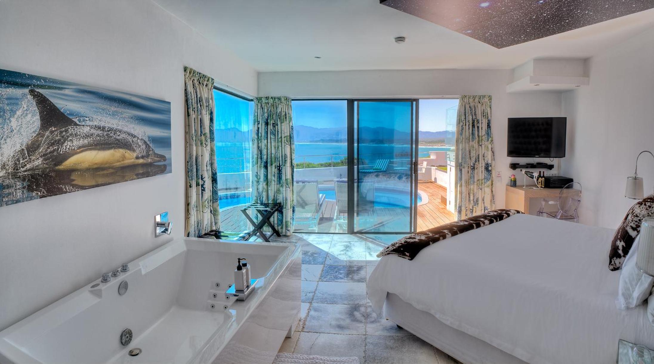 Queen Room with Spa Bath - Photo 1