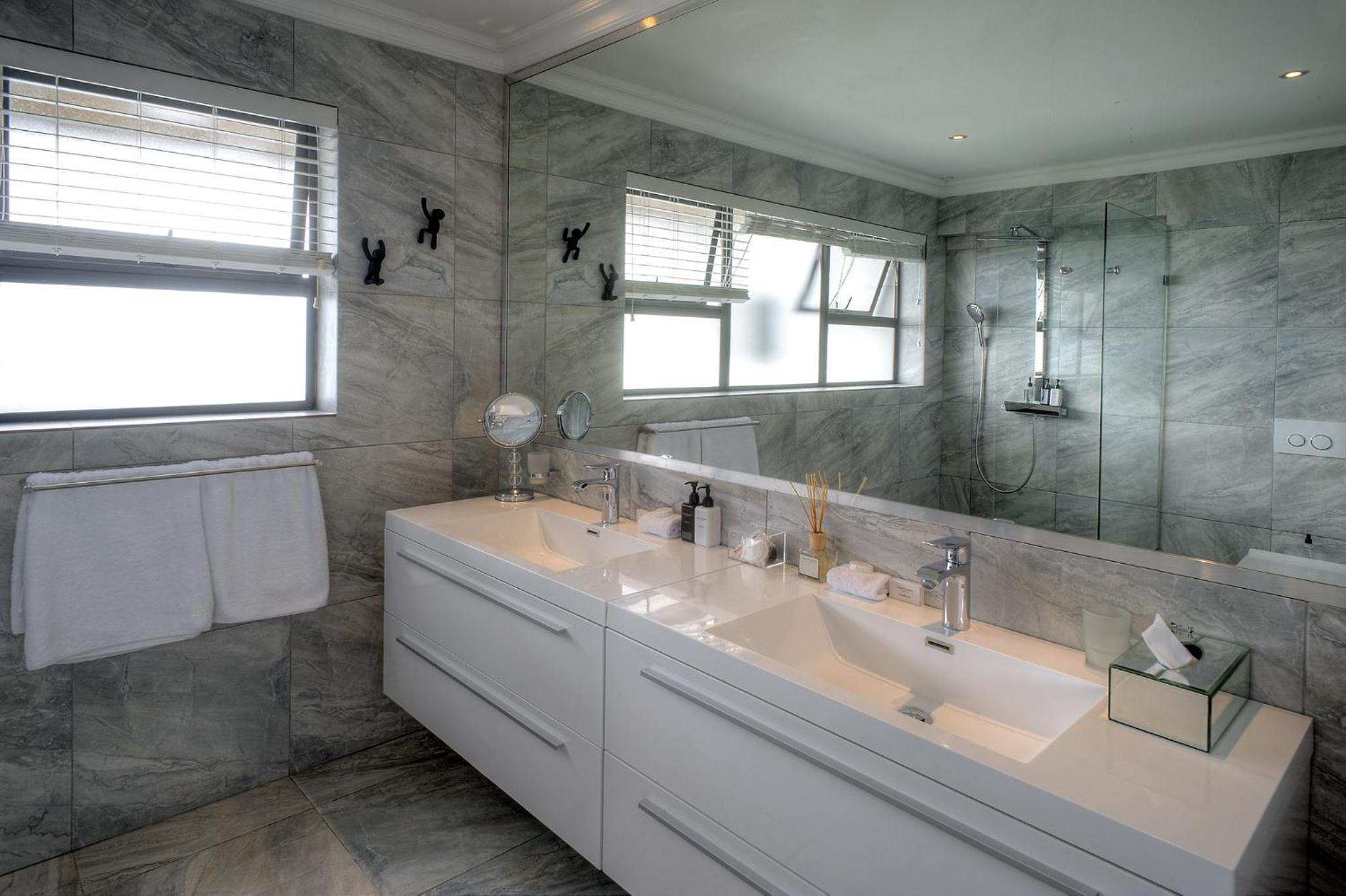 Penthouse Room - Photo 8