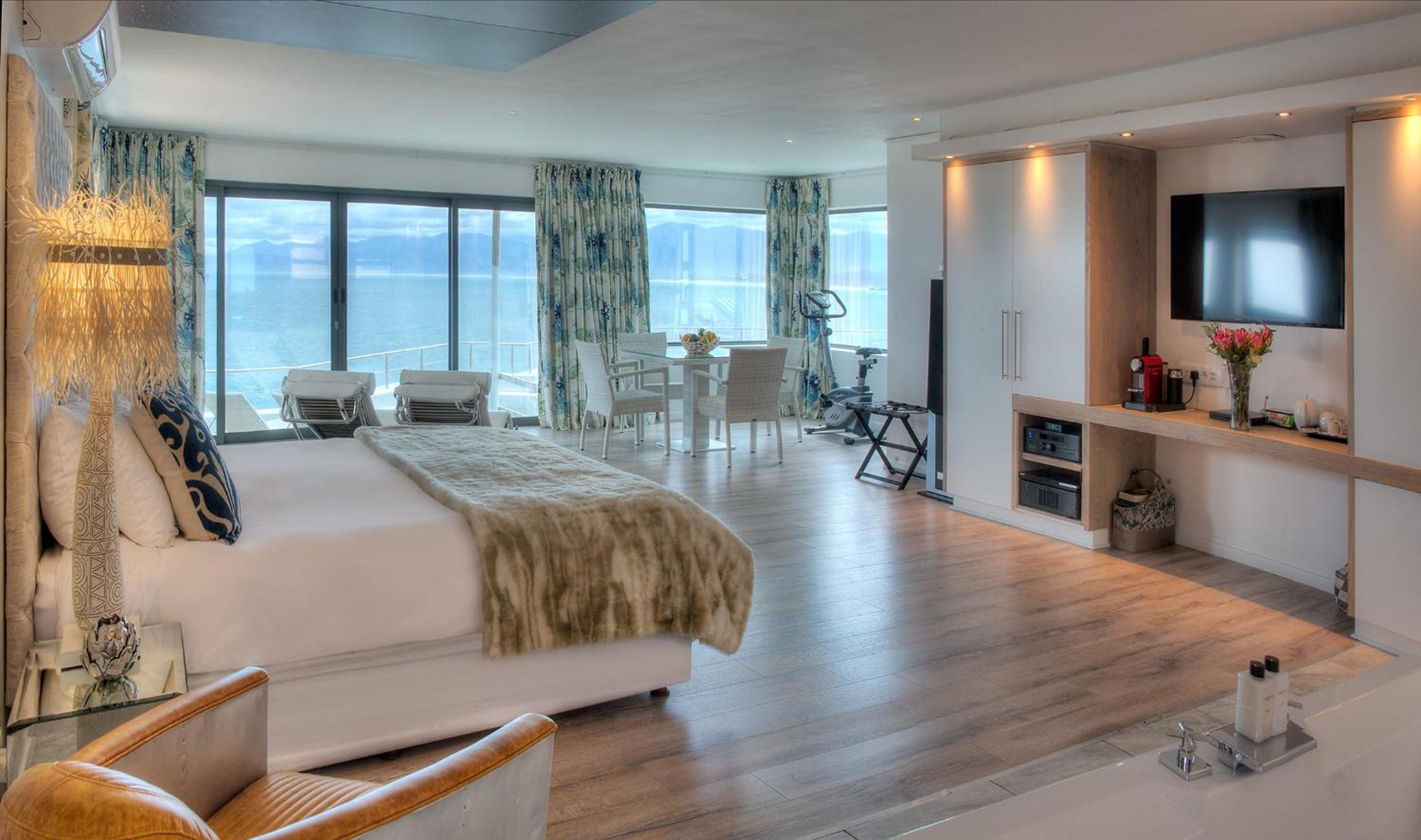 Penthouse Suite with Spa Bath - Photo 5