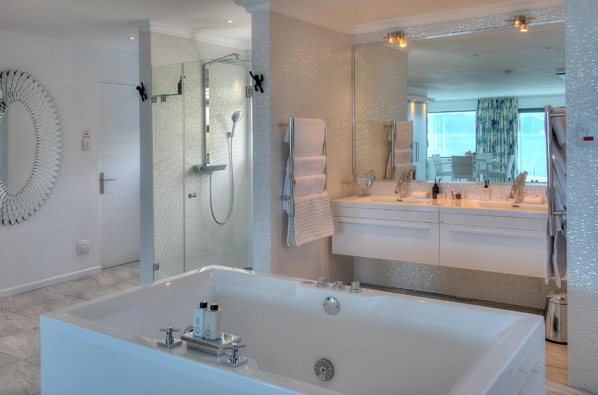 Penthouse Suite with Spa Bath - Photo 7