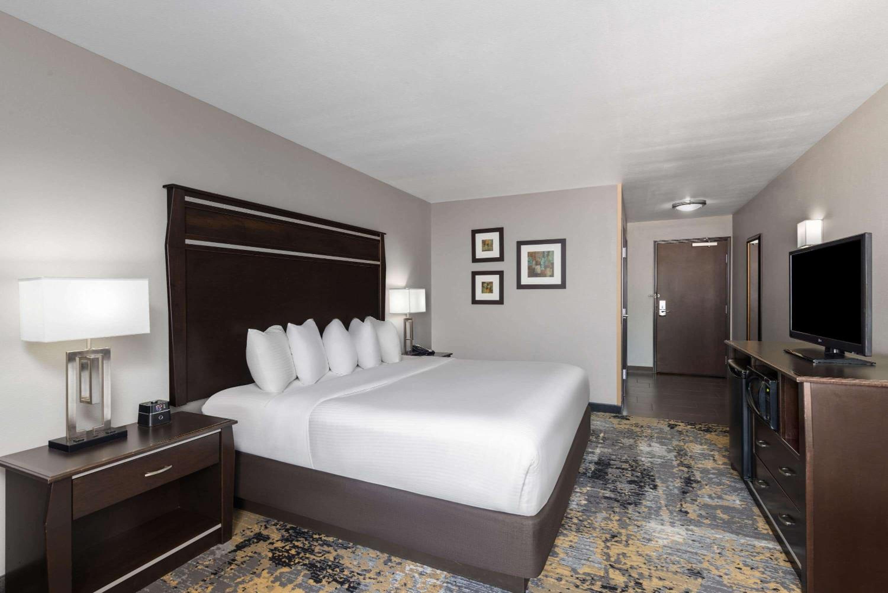 King Room with City View - Non-Smoking