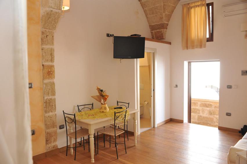 One-Bedroom House photo 1