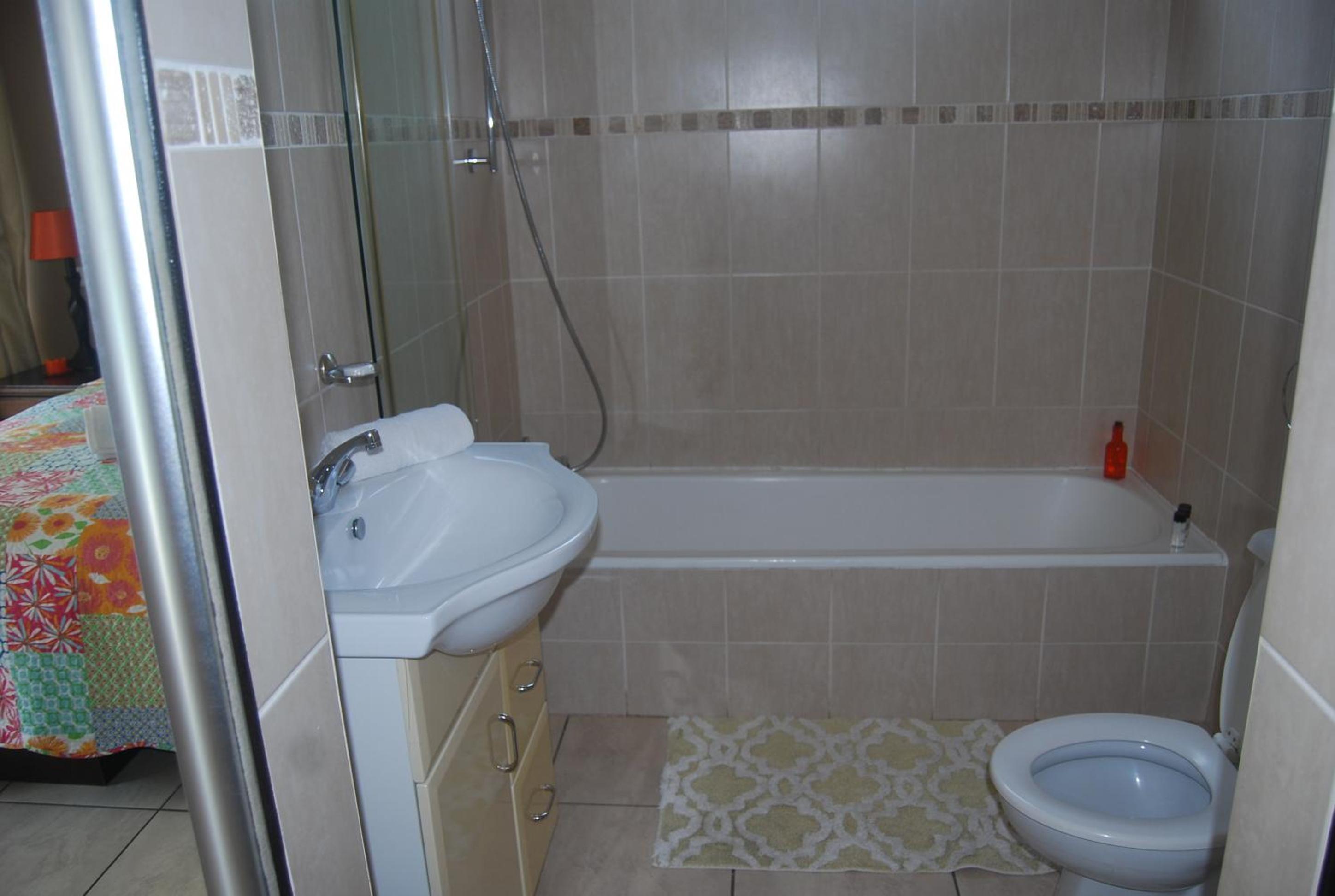 Family Room - Photo 2