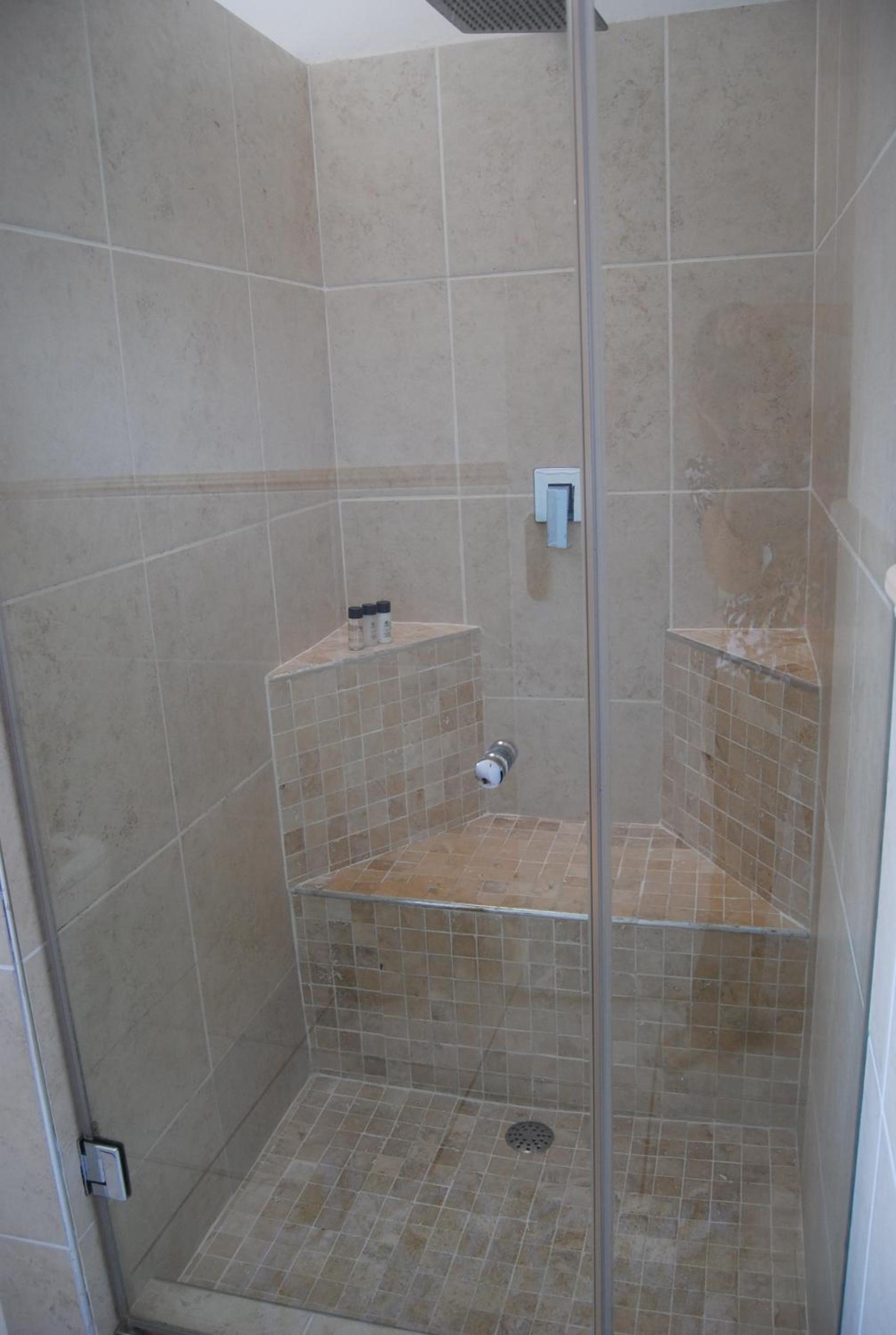 Double or Twin Room - Photo 5