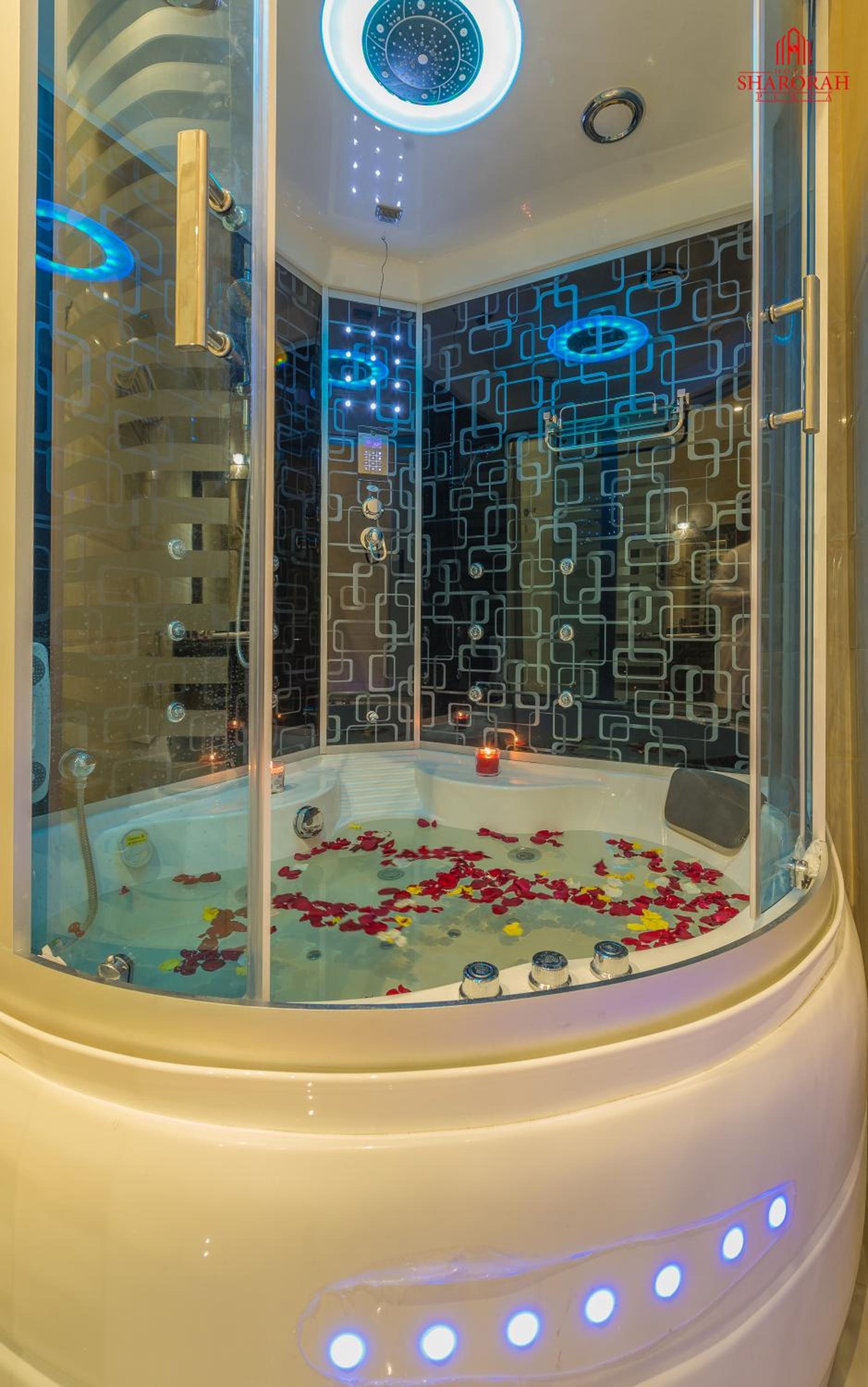 Deluxe Suite with Spa Bath photo 1