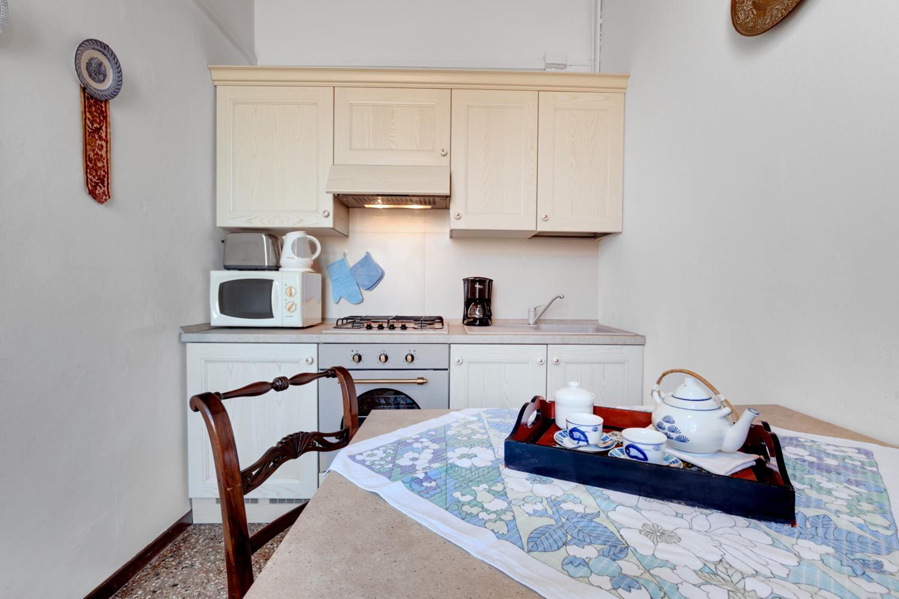 One-Bedroom Apartment photo 2