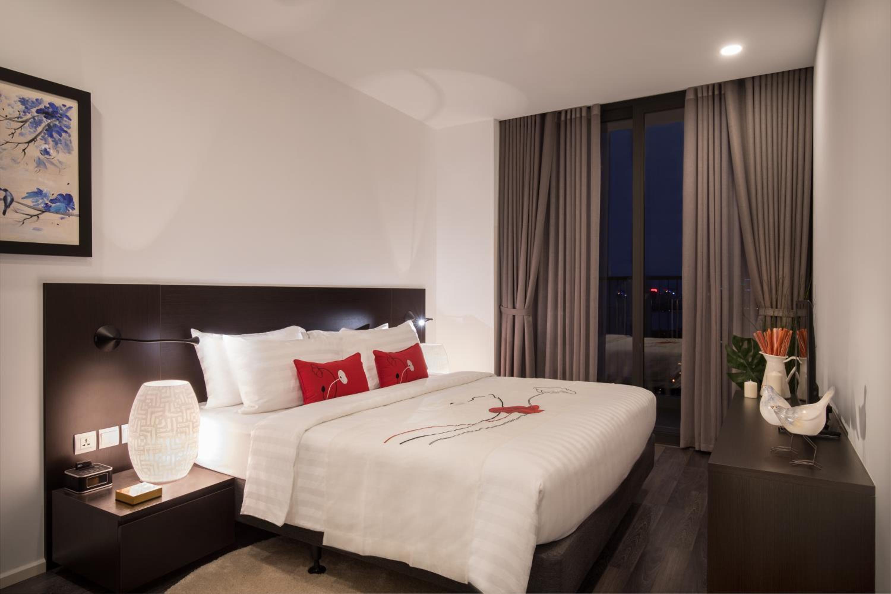 One-Bedroom Deluxe Apartment