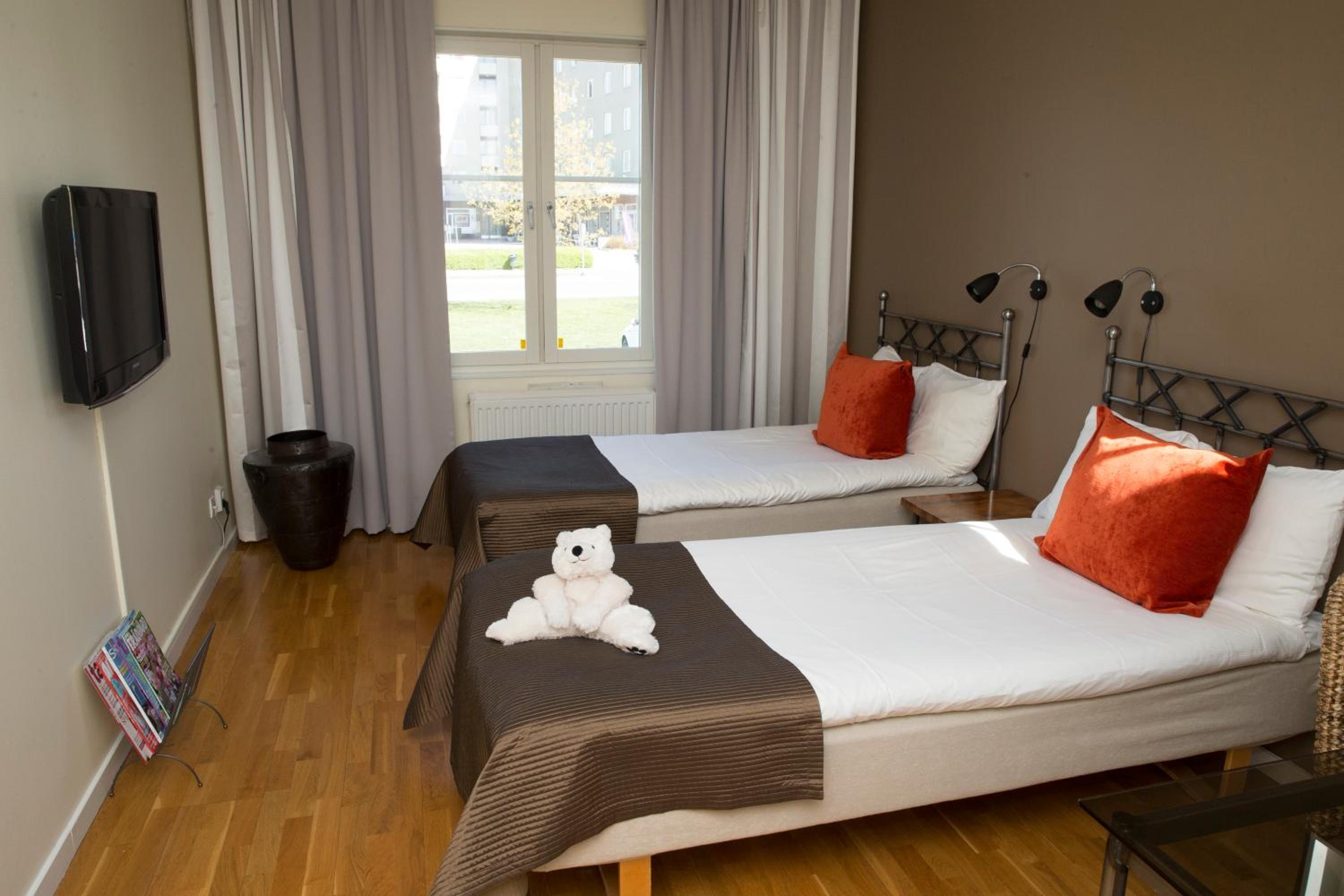 Standard Twin Room - Photo 3