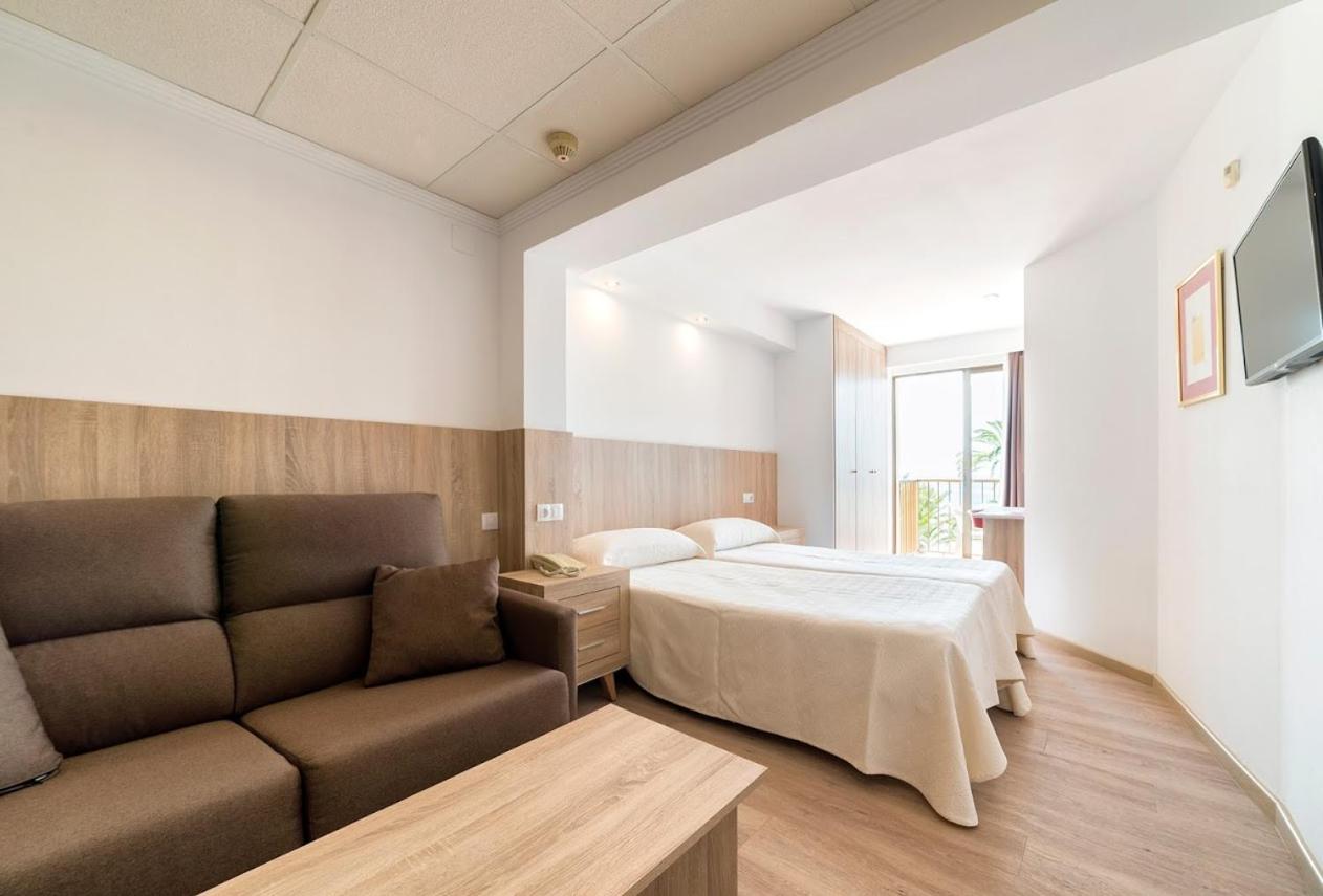 Double or Twin Room with Sea View photo 2