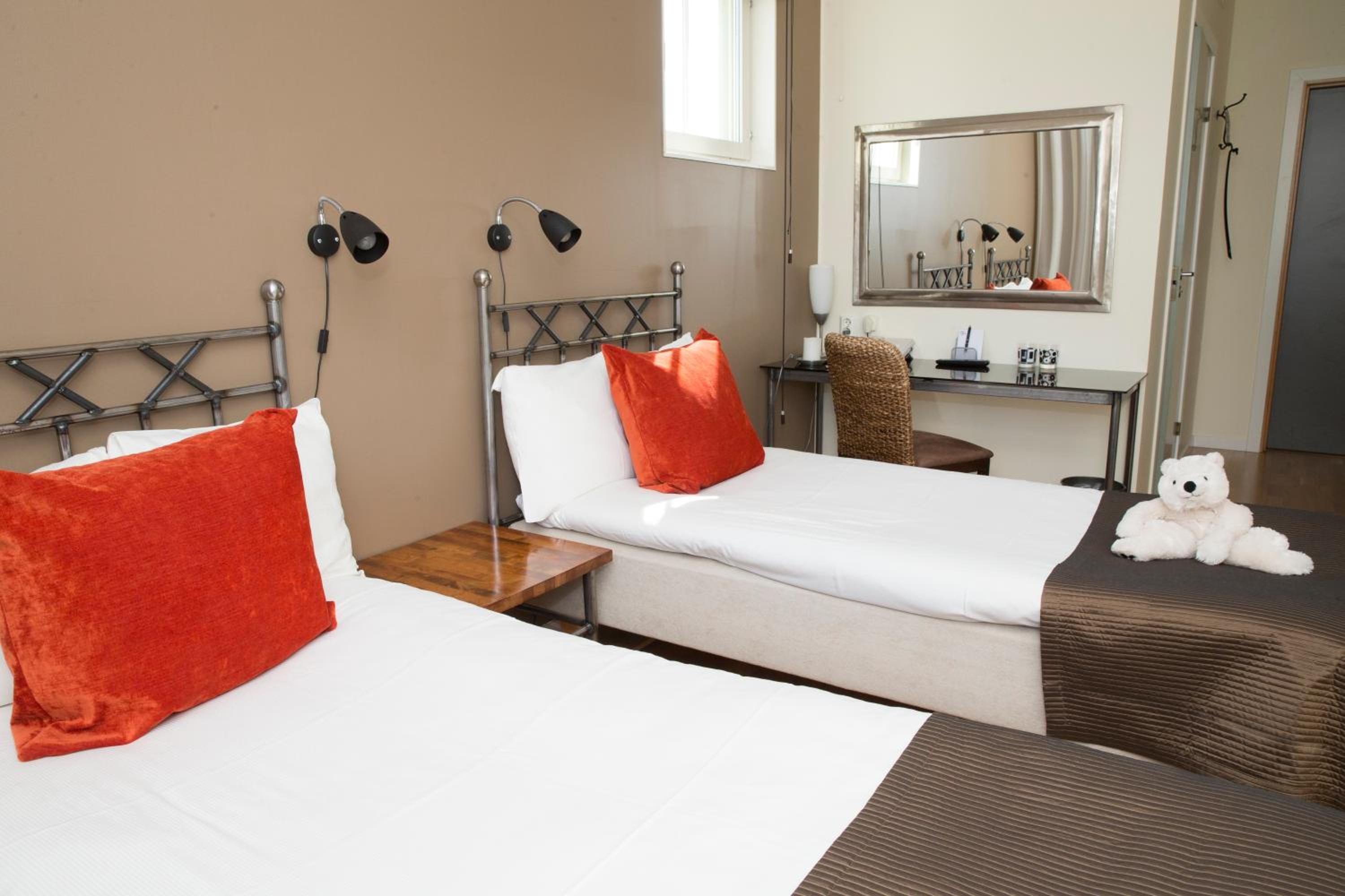 Standard Twin Room - Photo 2