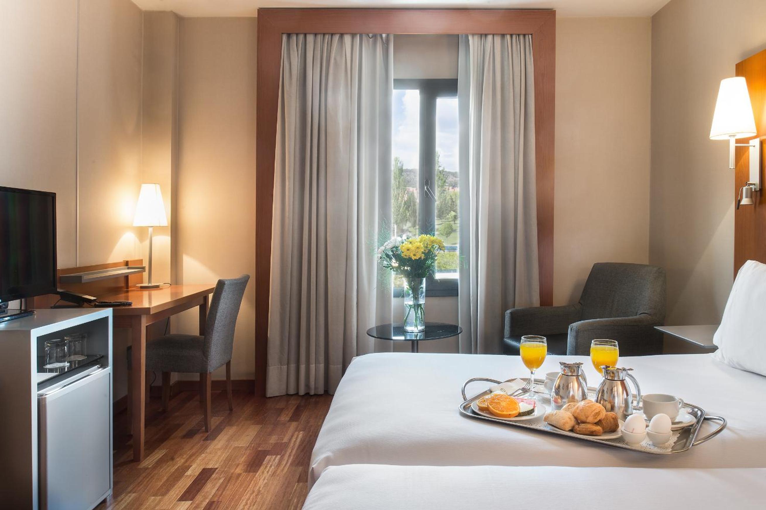Double or Twin Room - Photo 6