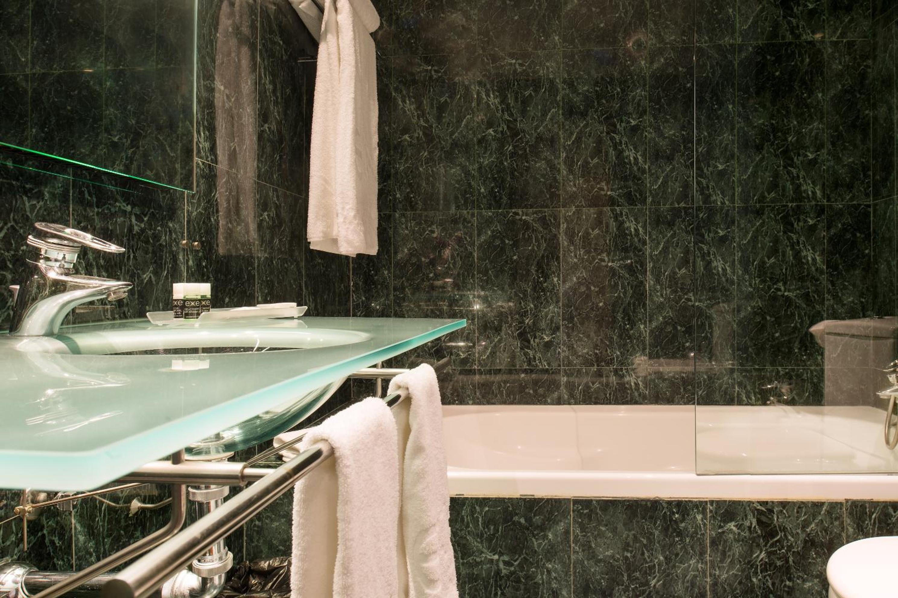 Double or Twin Room - Photo 2
