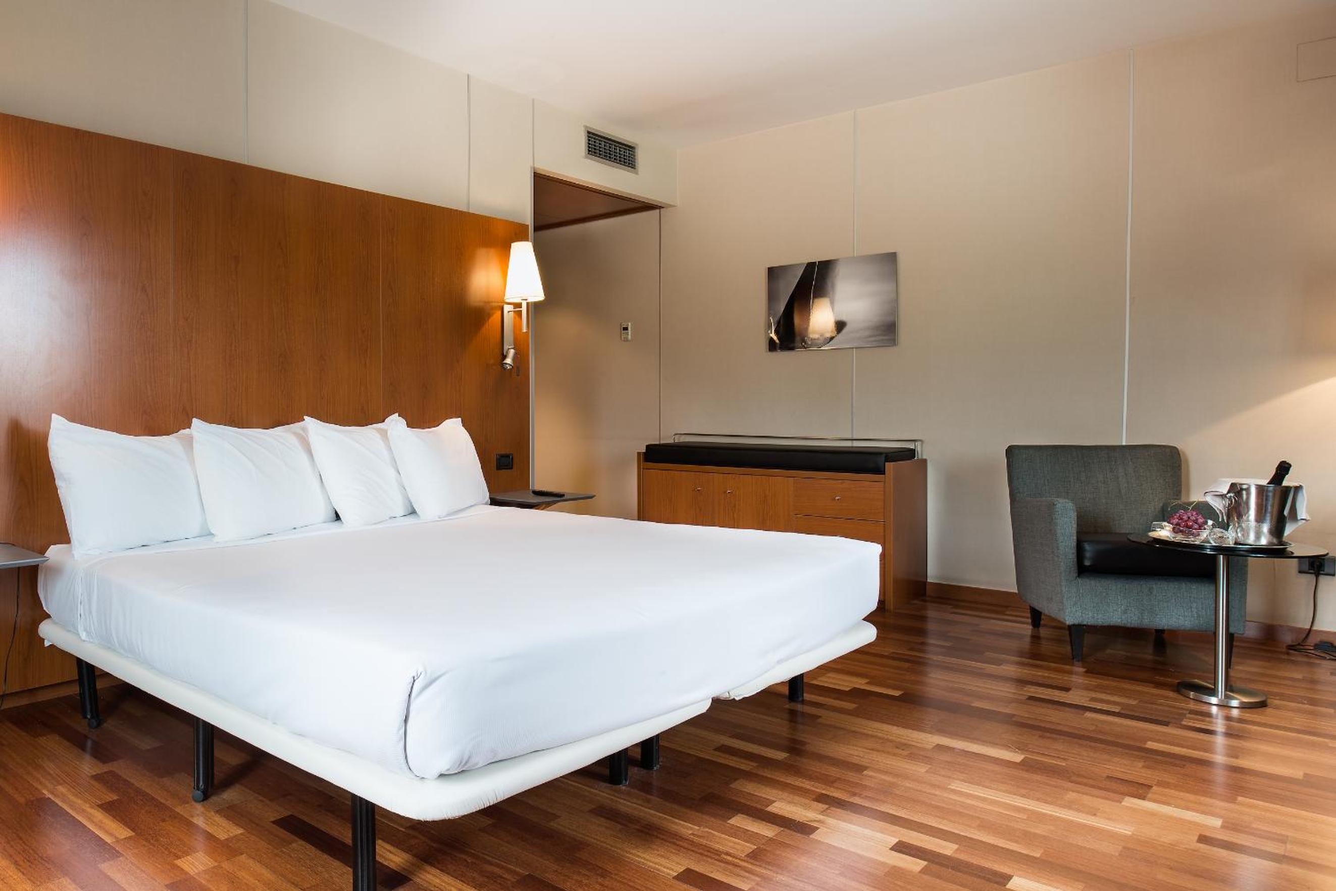 Double or Twin Room - Photo 7