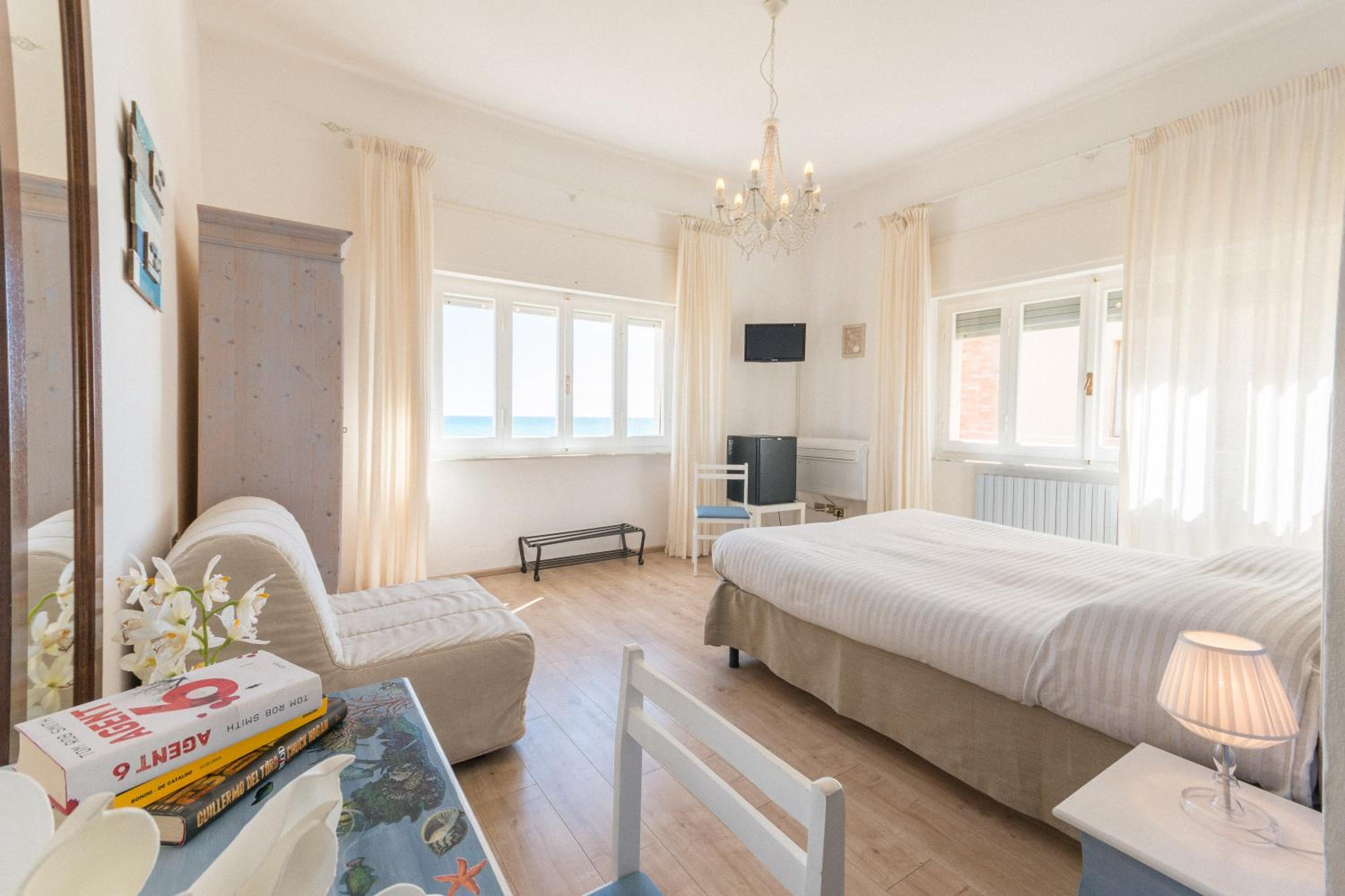 Deluxe Double Room with Sea View photo 1