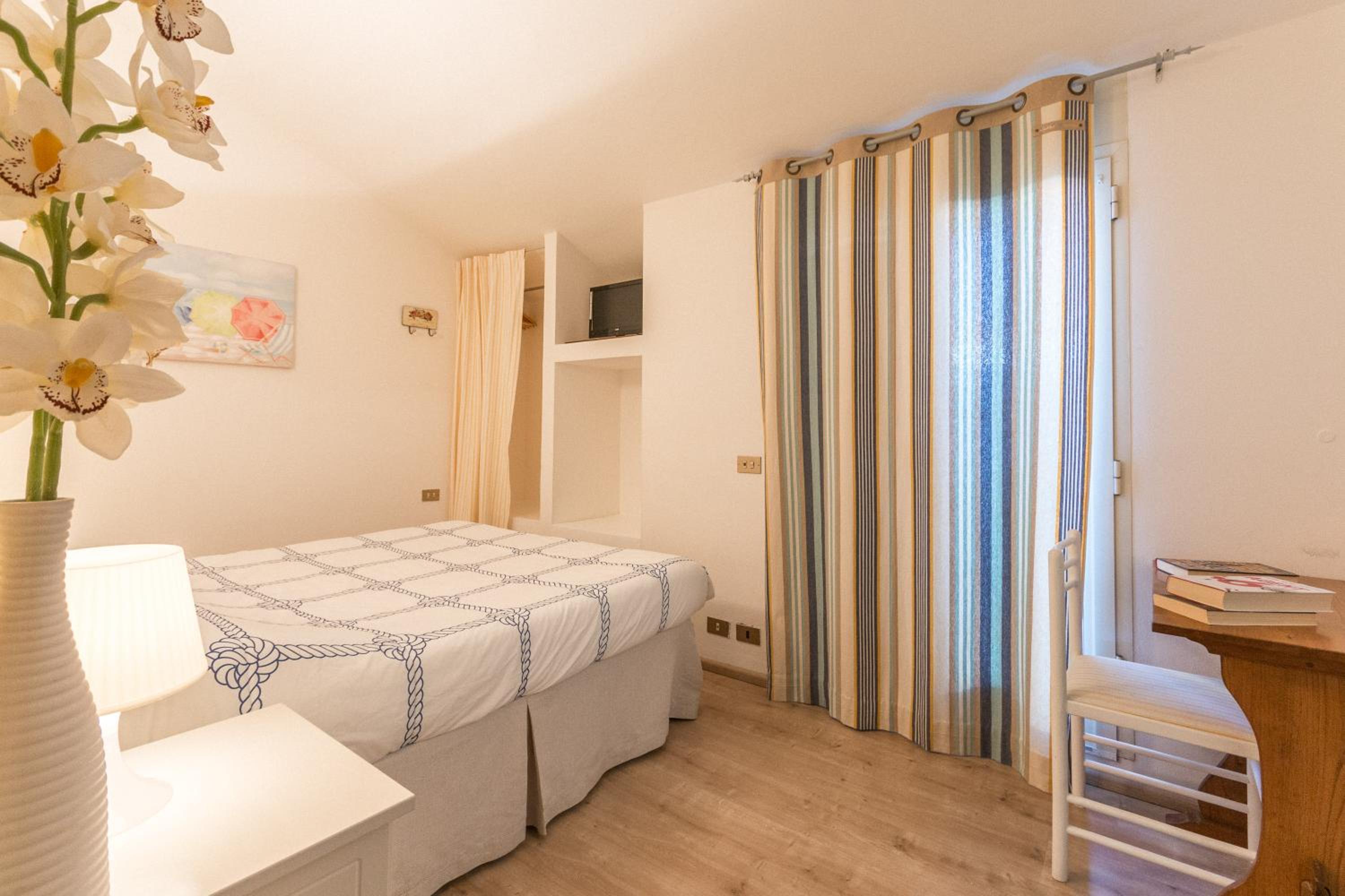 Economy Double Room photo 2