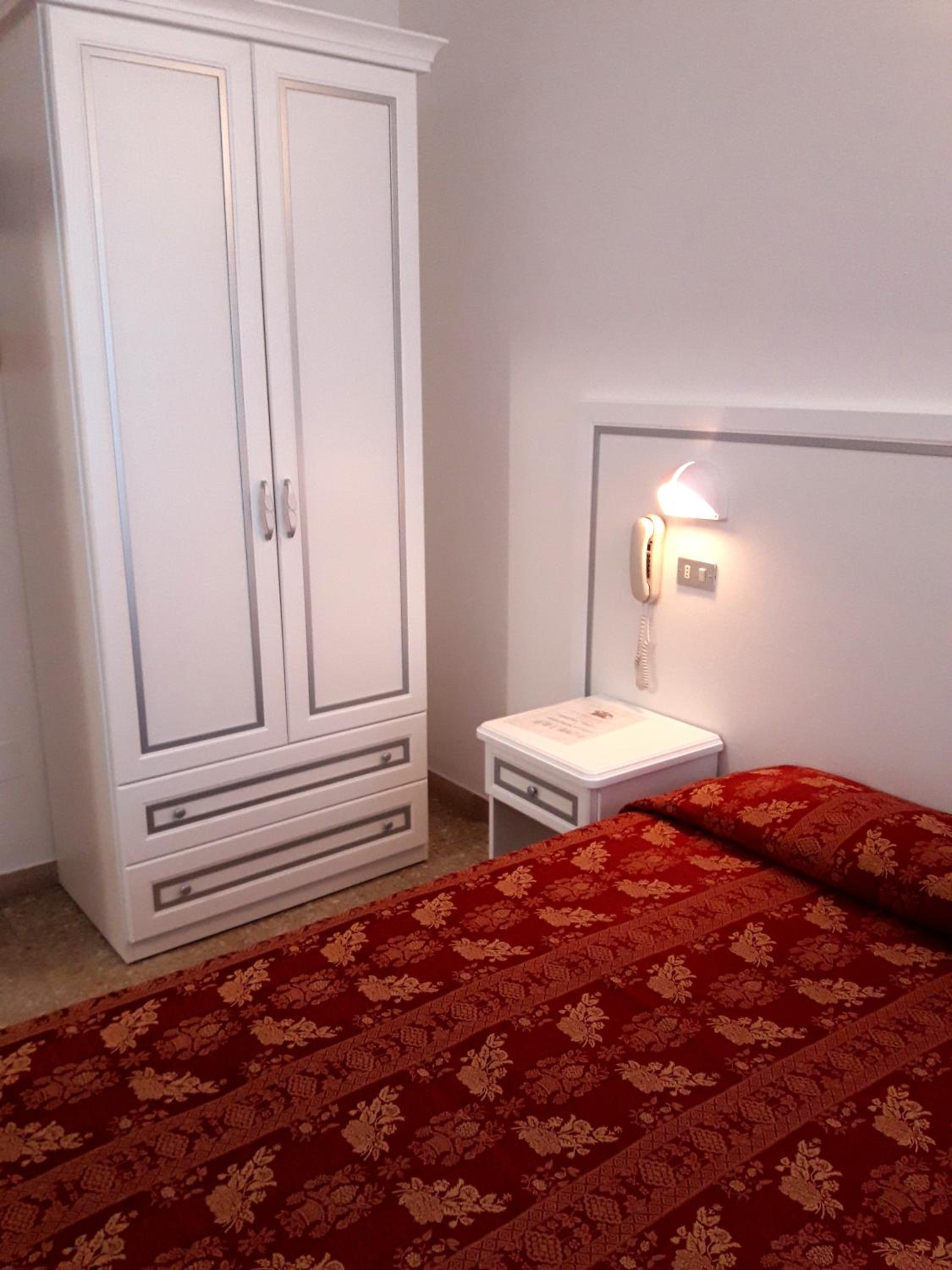 Triple Room - Photo 11