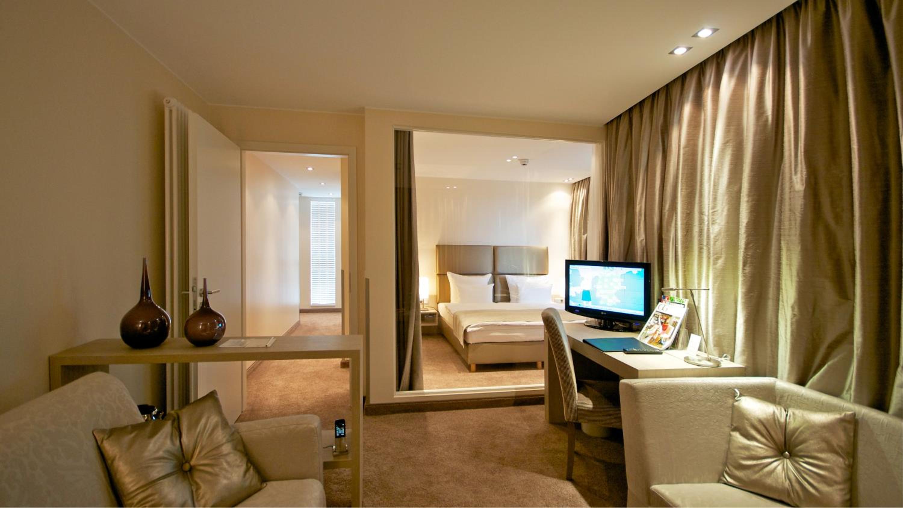 Panorama Suite with Balcony "AndMoreSuite+View" thumbnail 5