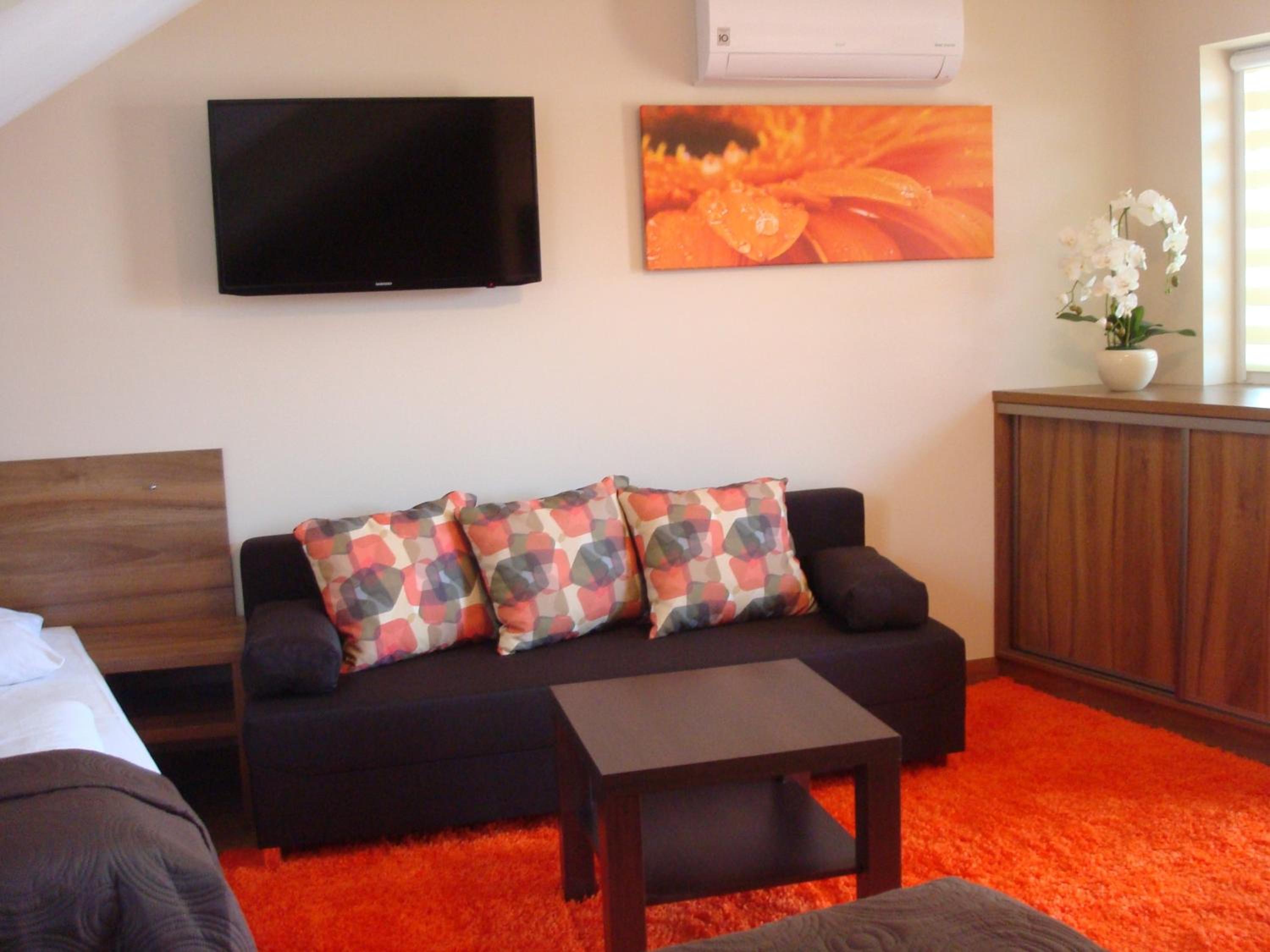Triple Room with Private Bathroom photo 3