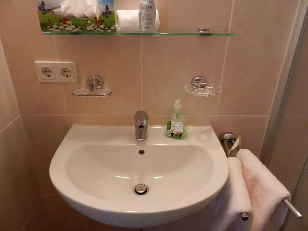 Single Room photo 3