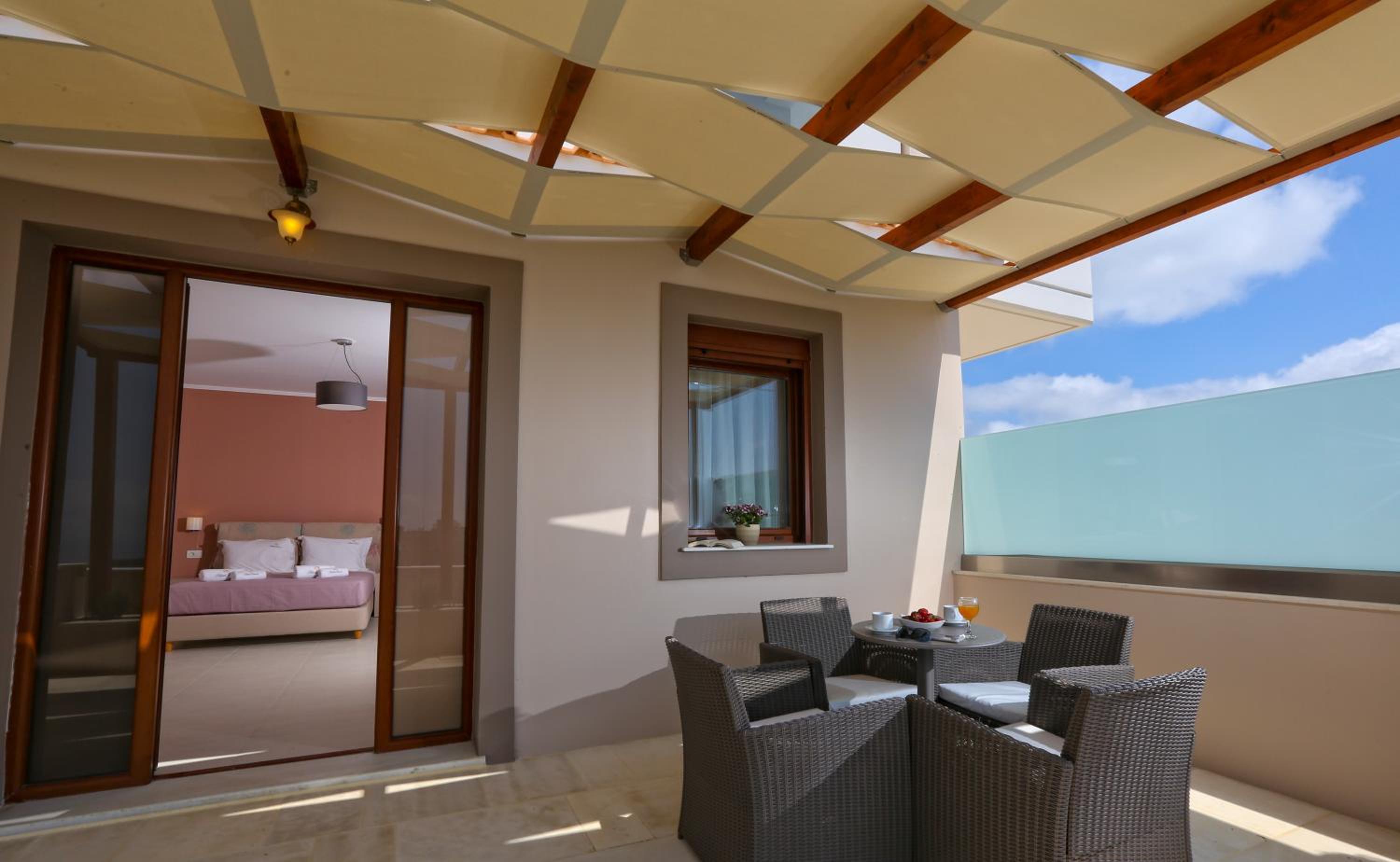 Deluxe Triple Room with Sea View photo 2