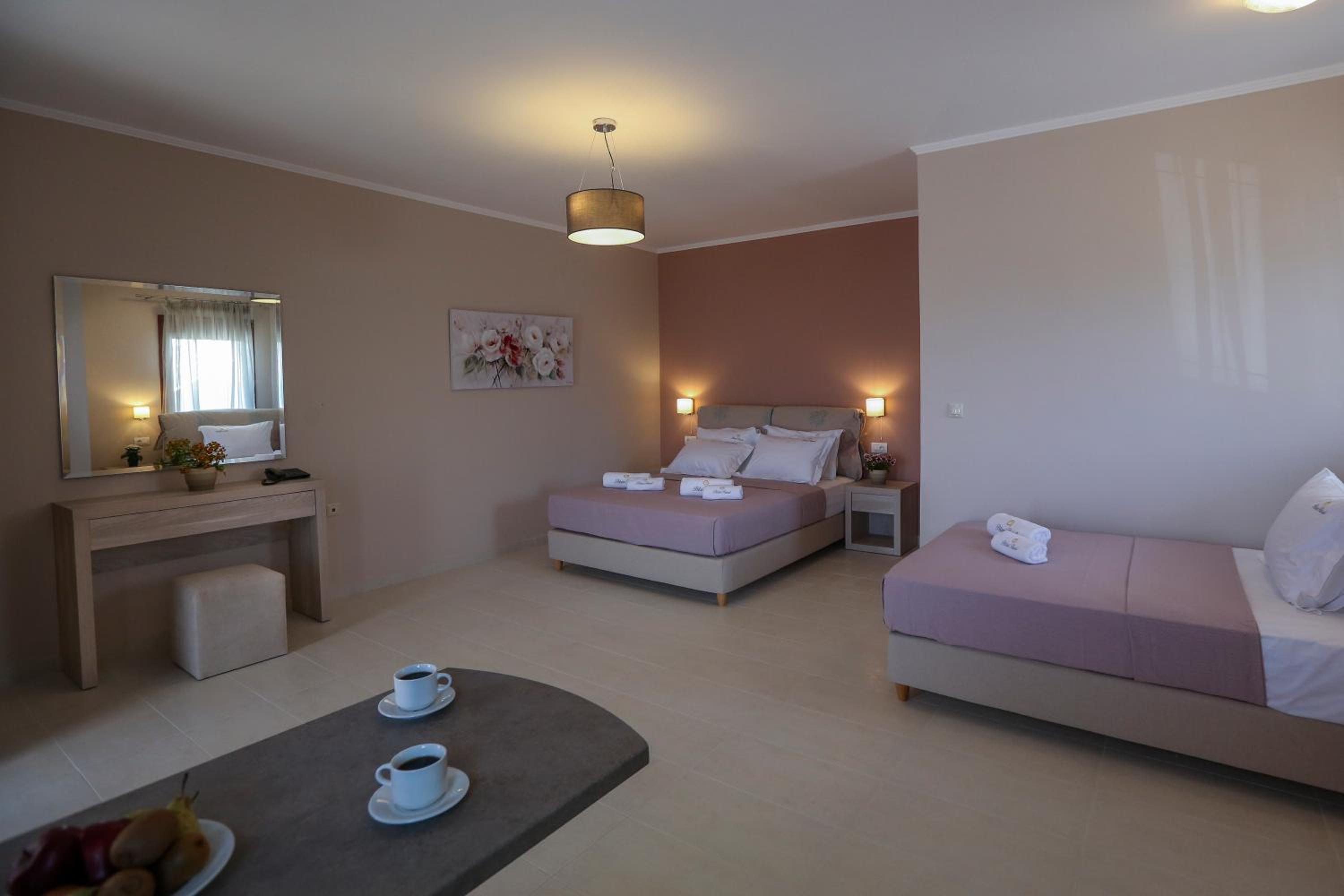 Deluxe Triple Room with Sea View photo 1