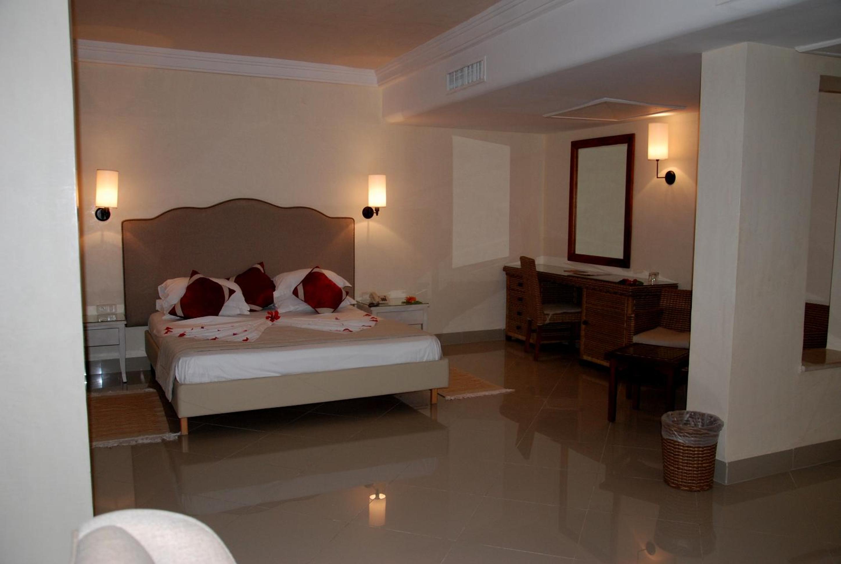 Triple Room (2 Adults + 1 Child) photo 1