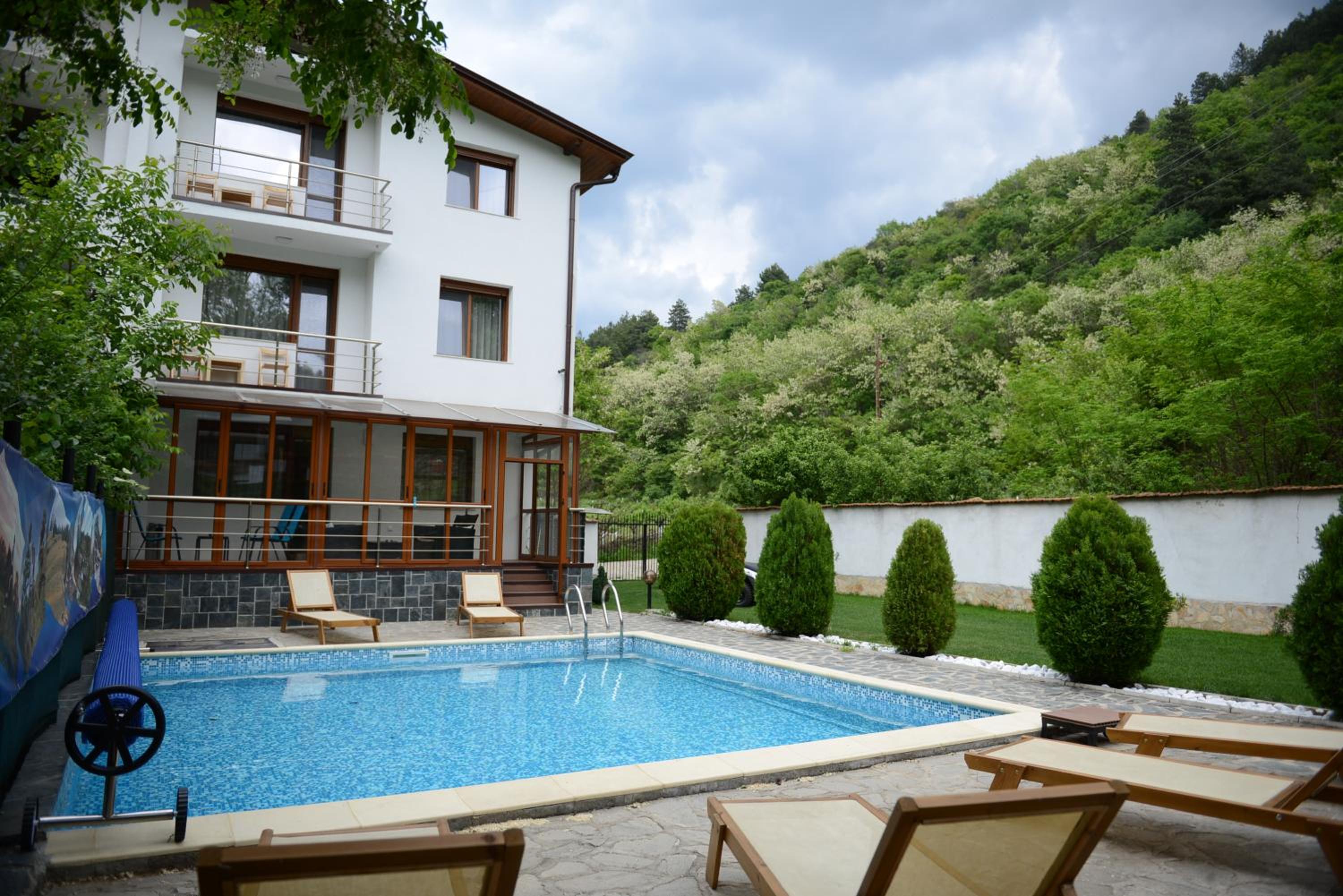 Six Bedroom Villa photo 2