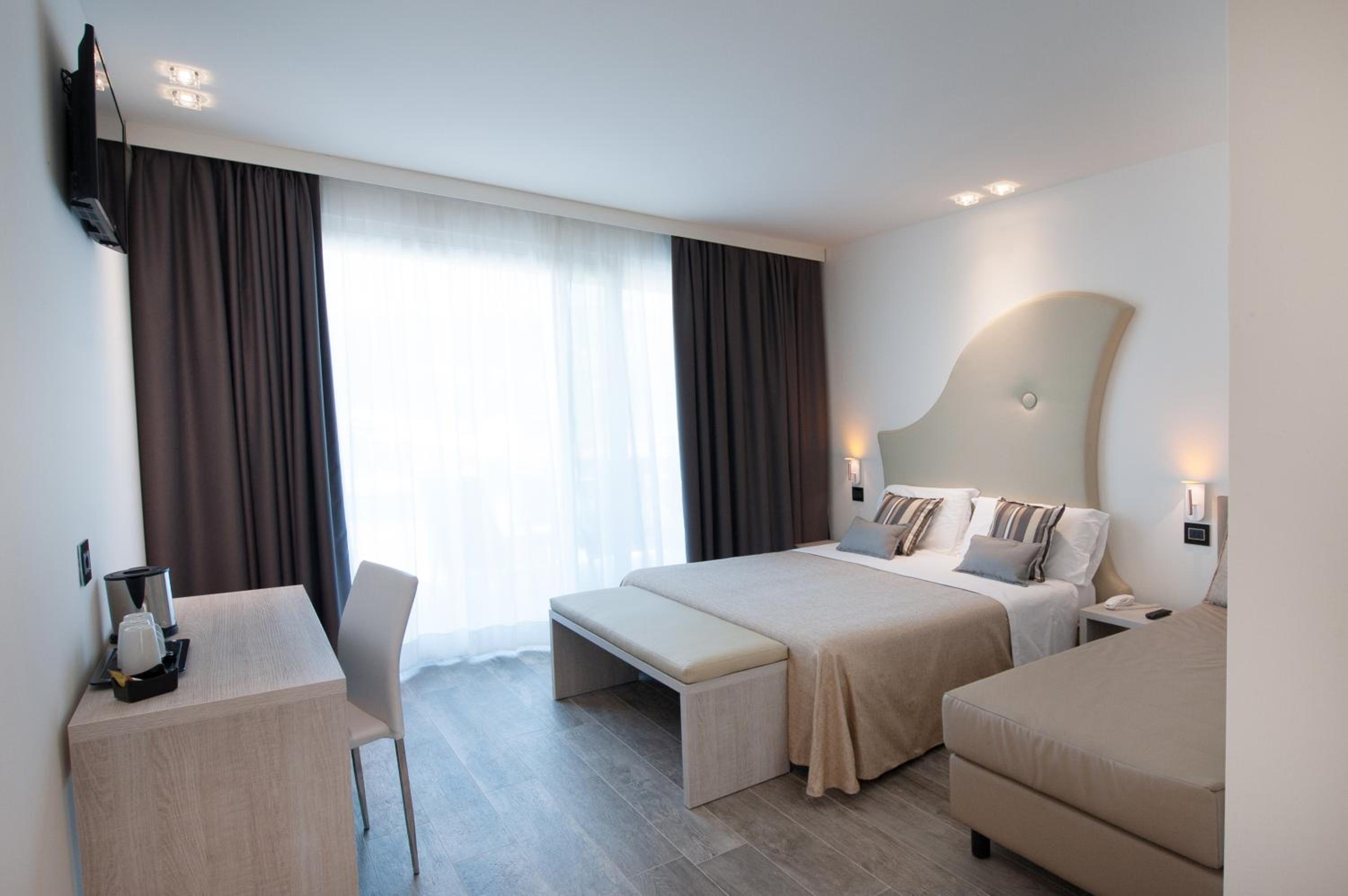 Suite Junior Deluxe Triple con Vista al Lago