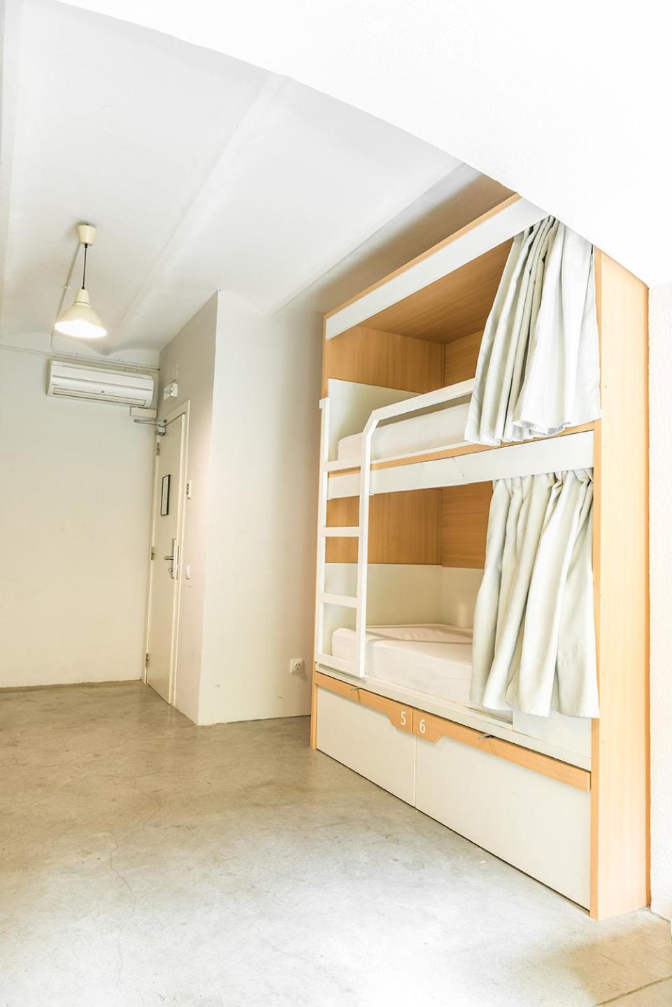 Bed in 8-Bed Female Dormitory Room photo 3