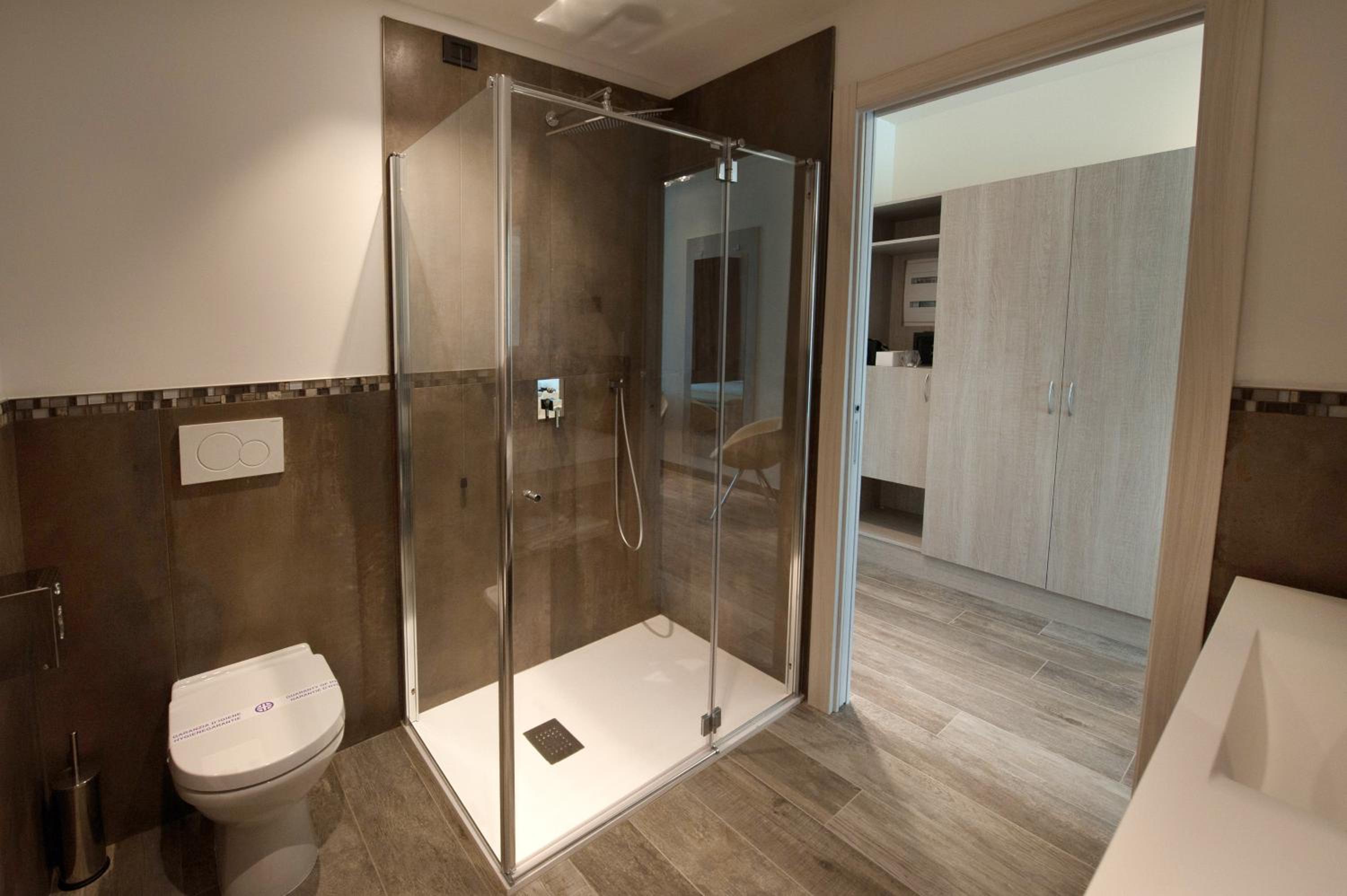 Junior Suite Deluxe Double with Lake View photo 2