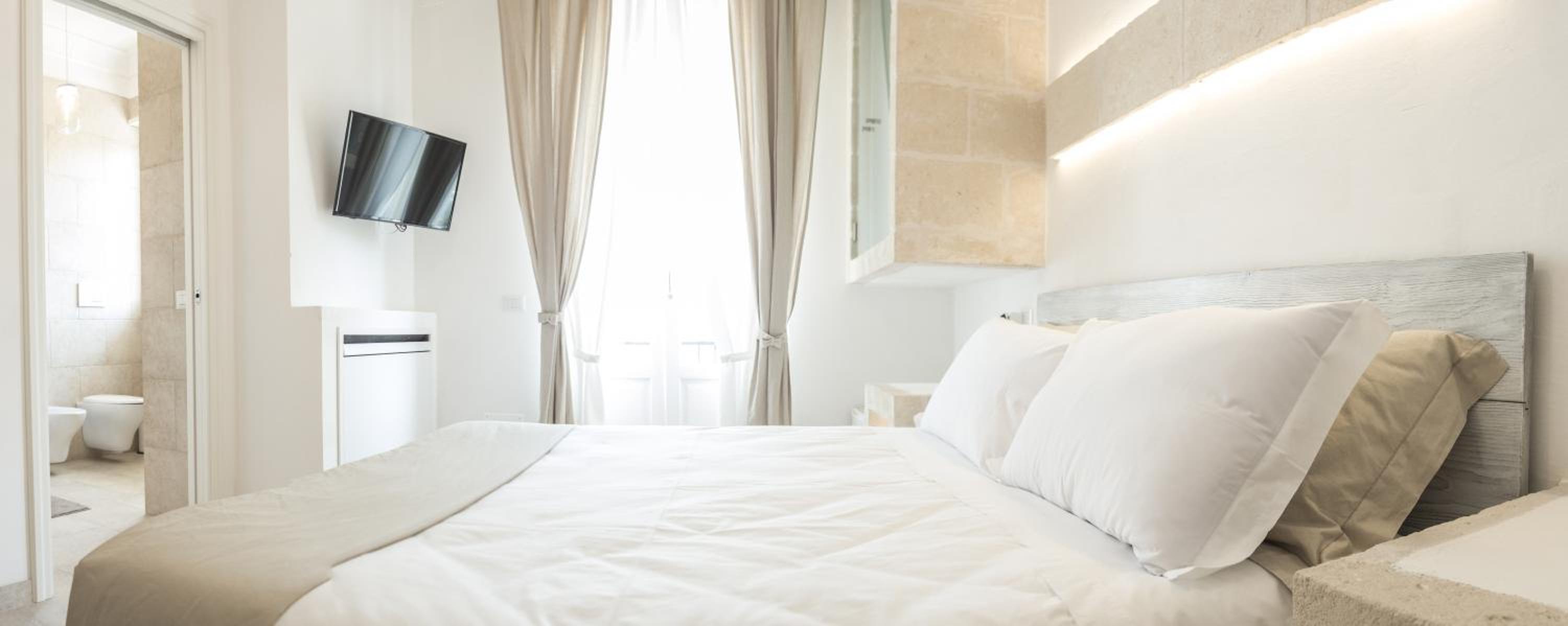 Deluxe Double Room - Photo 2