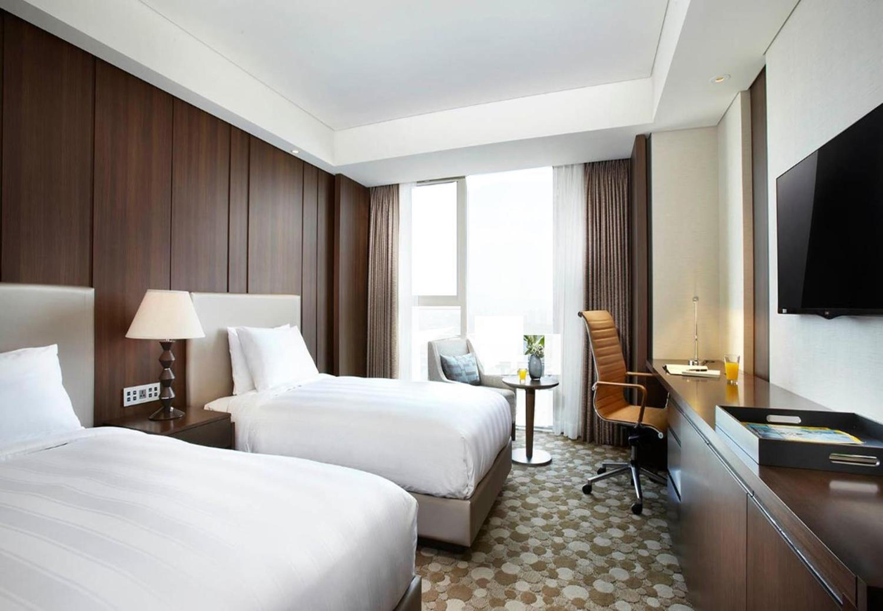 Superior Twin Room with City View - High Floor(Above 10 Floor)