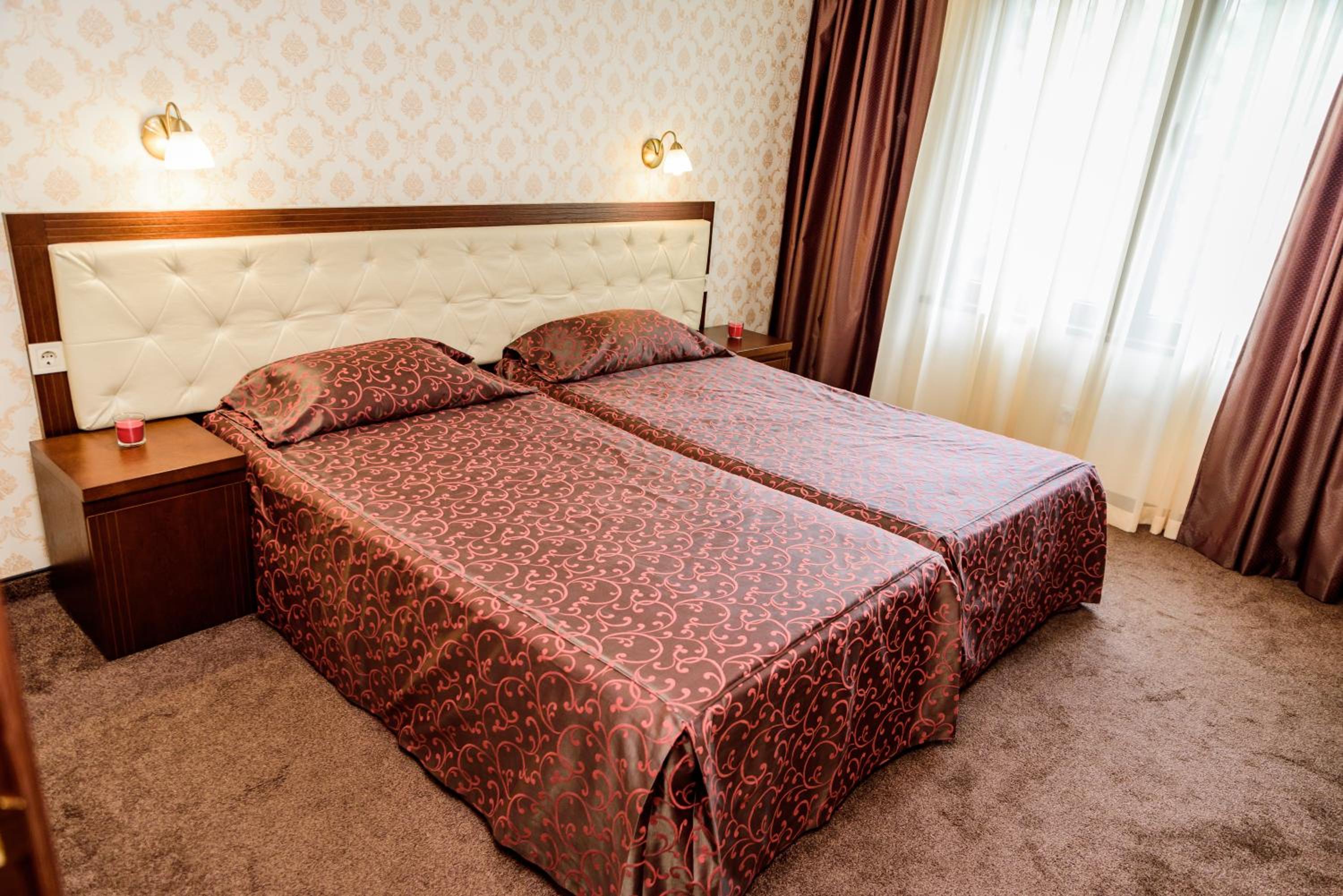 One-Bedroom Suite - Photo 2