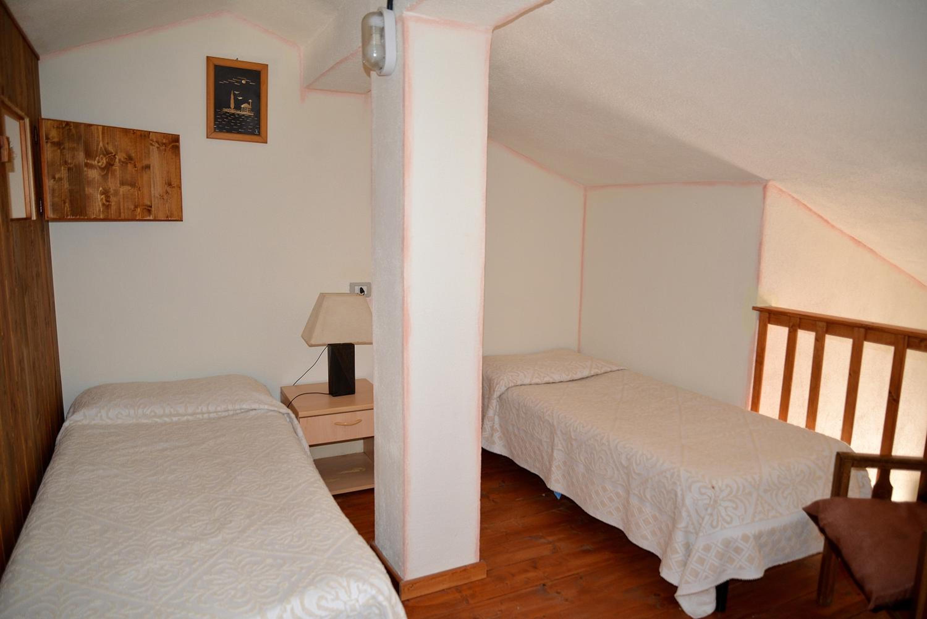 Family Room with Private Bathroom photo 3