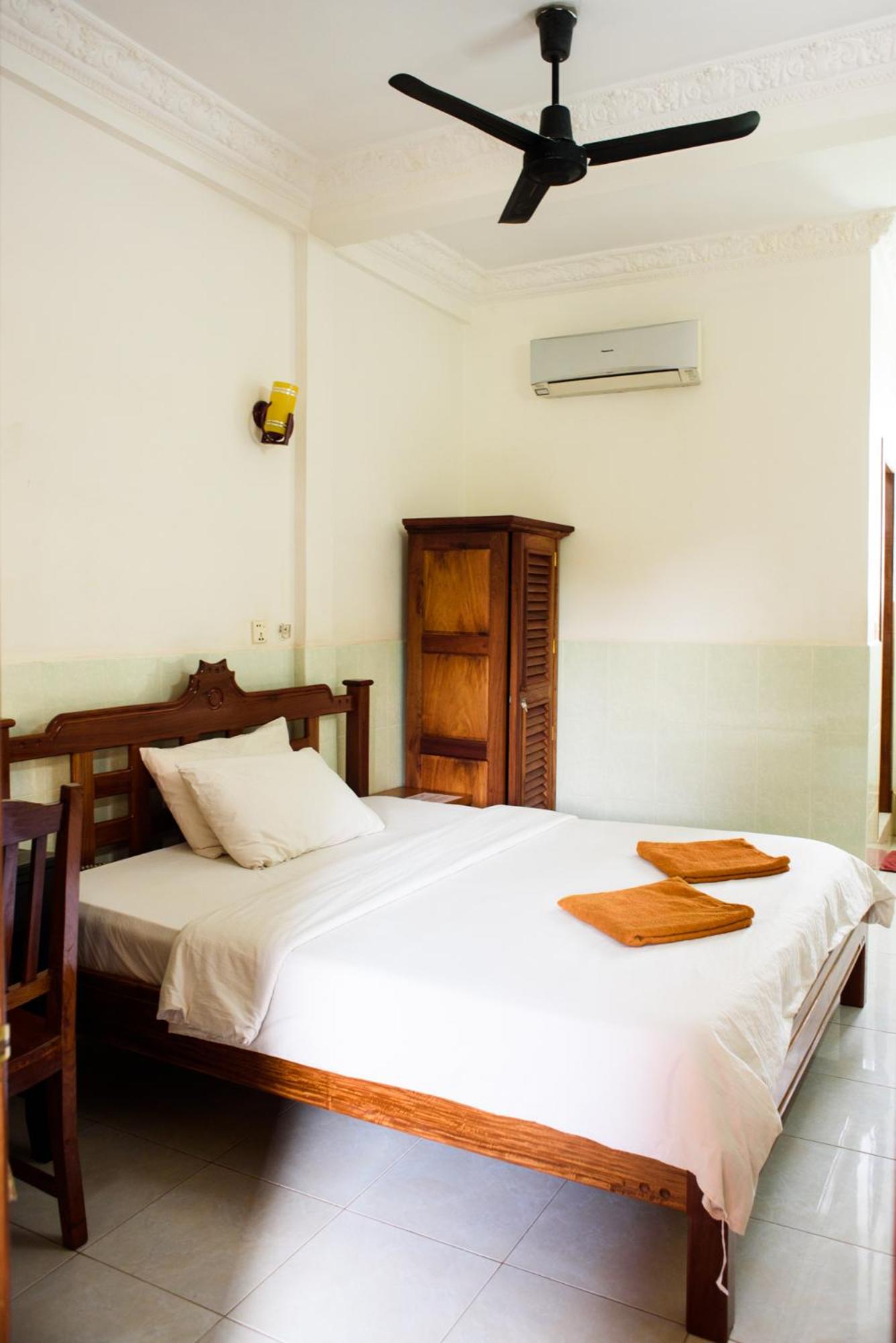 Standard Double Room - Photo 8