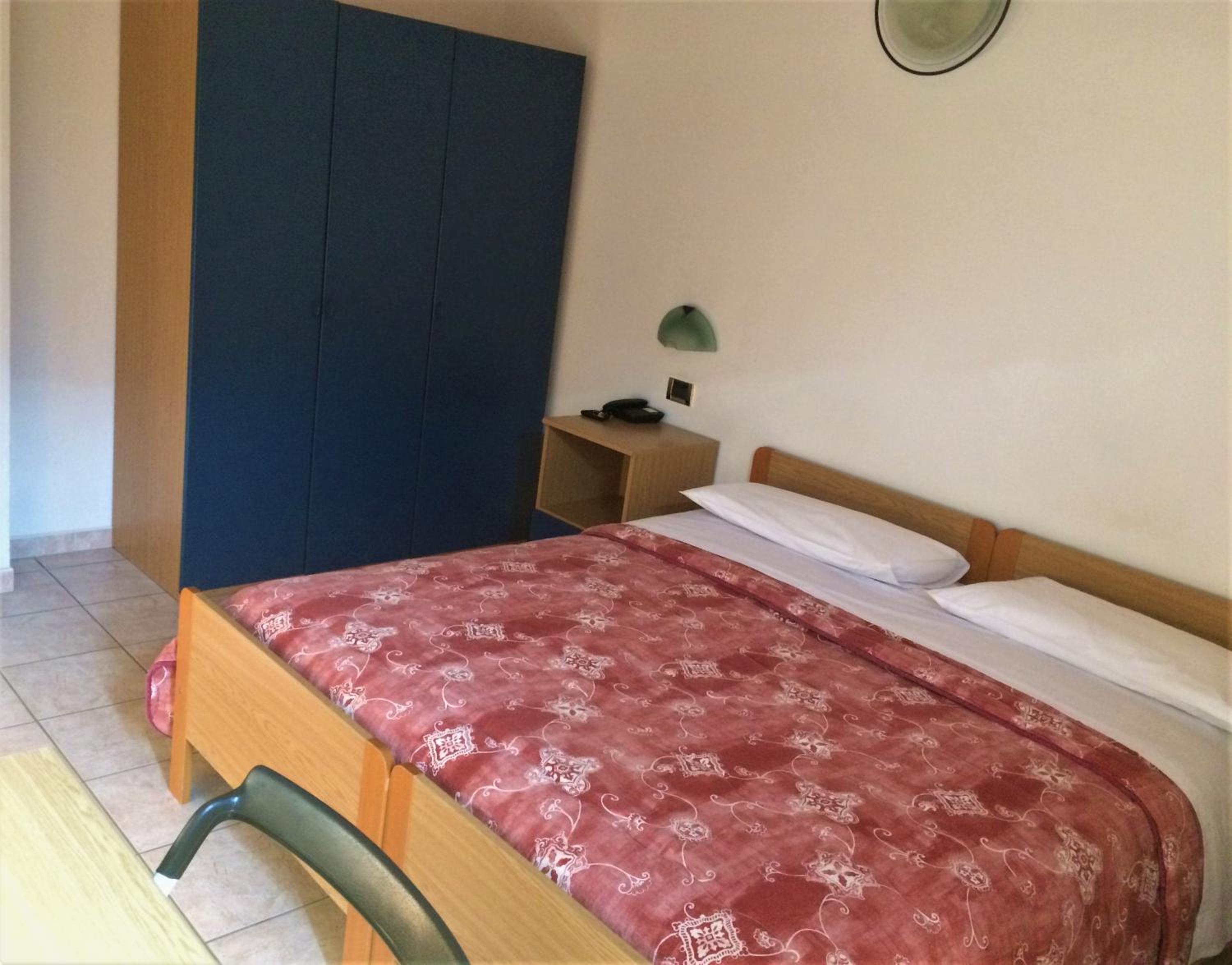 Double or Twin Room - Photo 5
