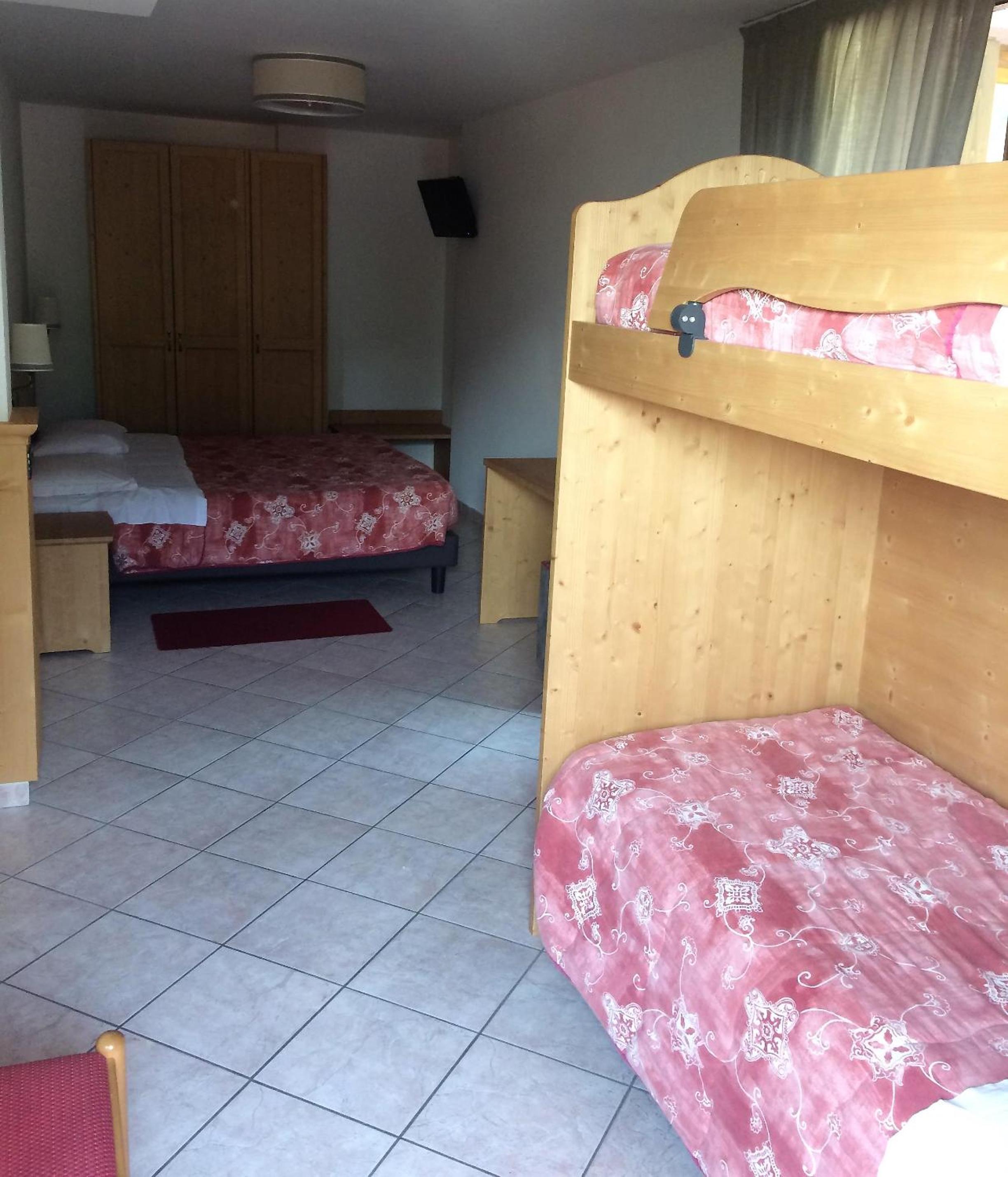 Quadruple Room - Photo 3