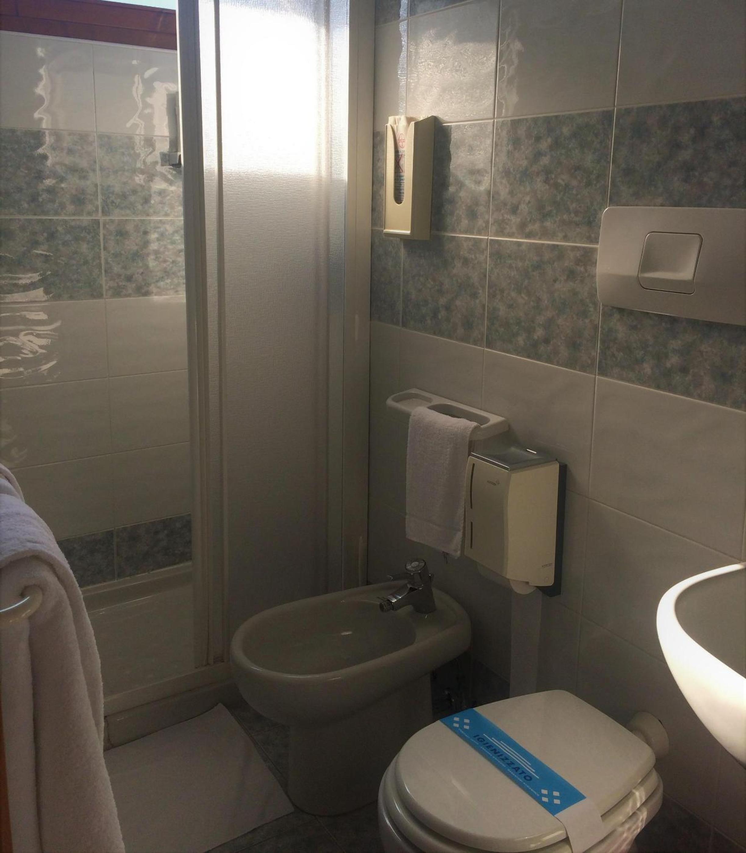 Double or Twin Room - Photo 2