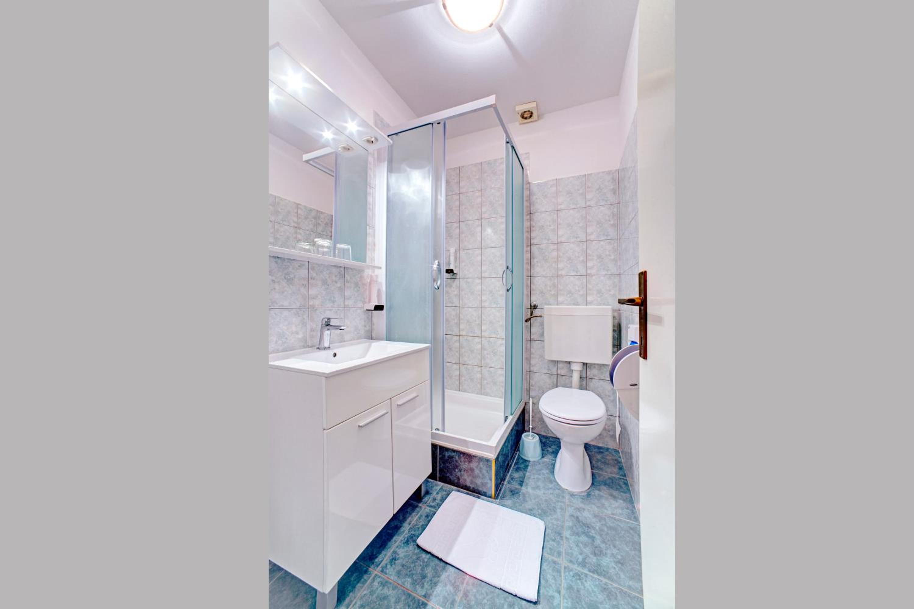 One-Bedroom Apartment - Annex photo 3