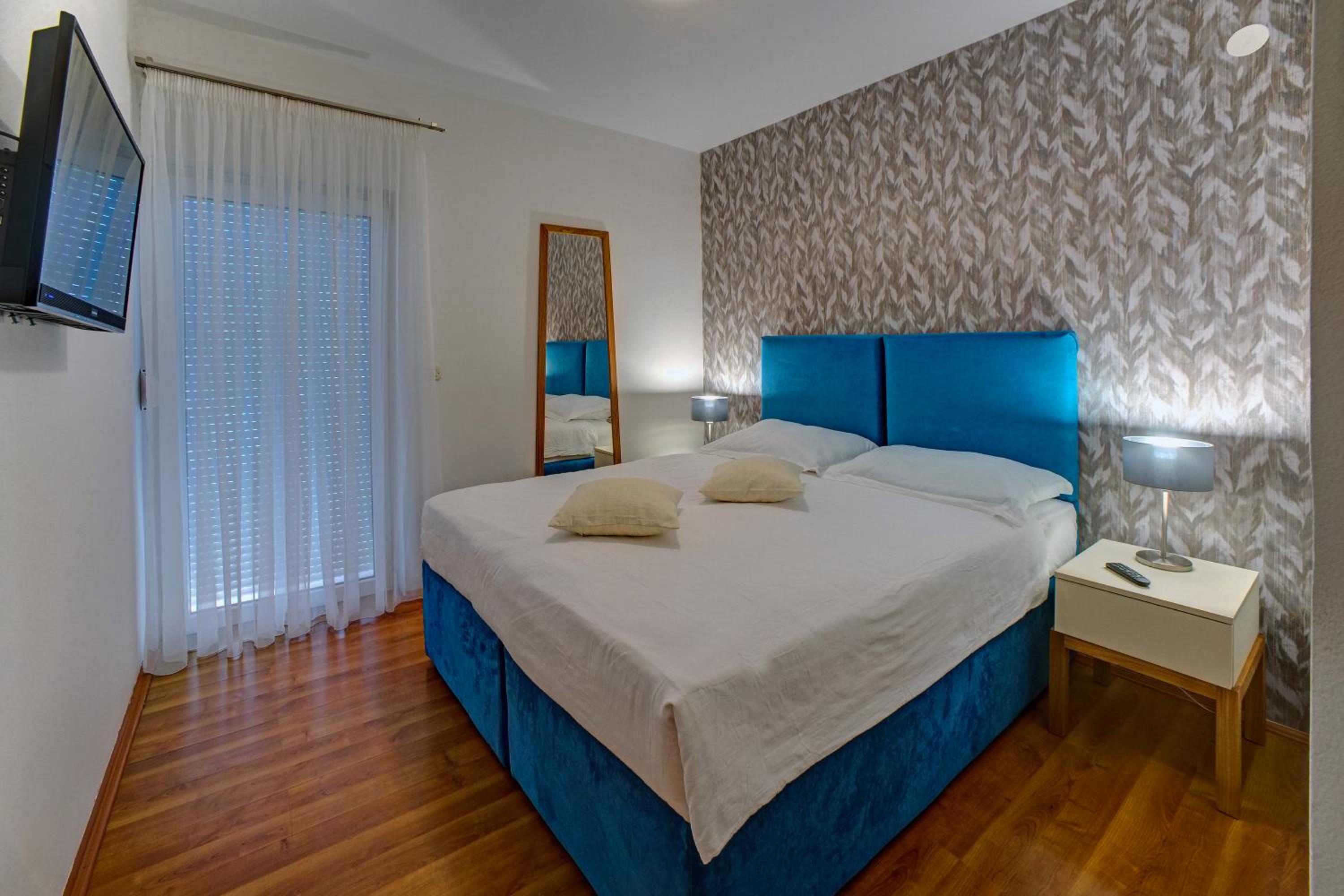 One-Bedroom Apartment - Annex
