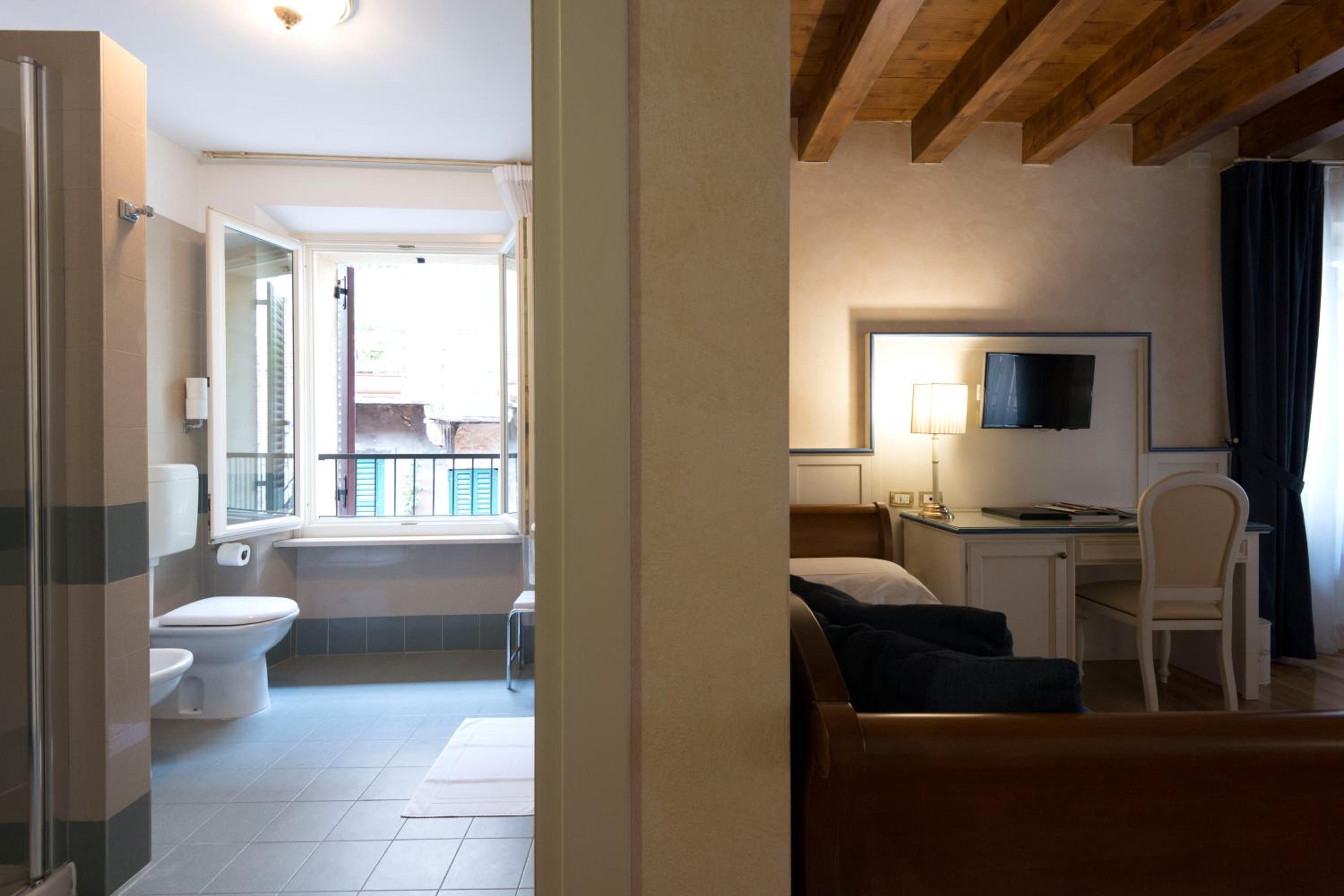 Triple Room thumbnail 6